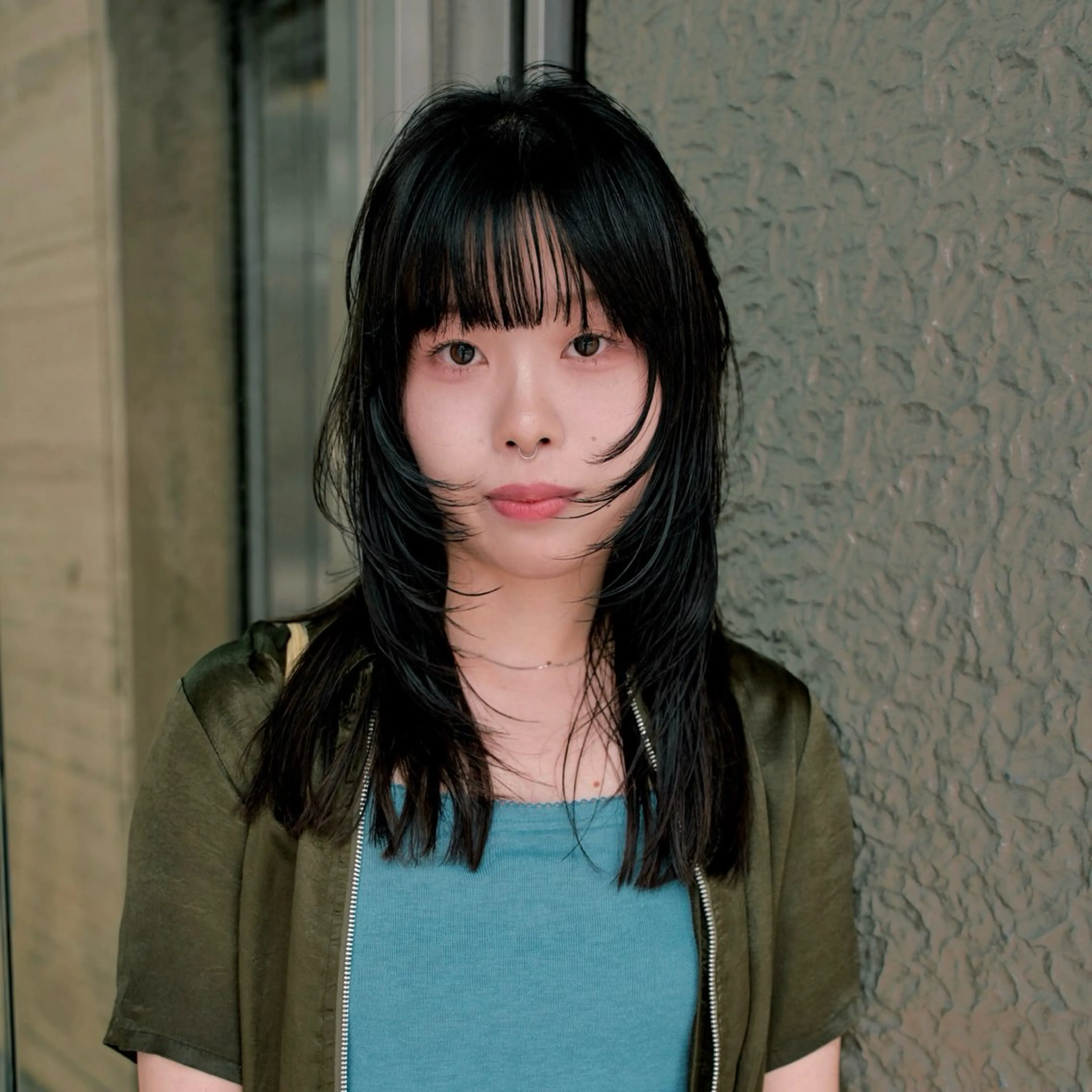 セミロング カラー 黒髪 ナチュラルブラック レイヤーカット 東山 涼嘉のヘアスタイル