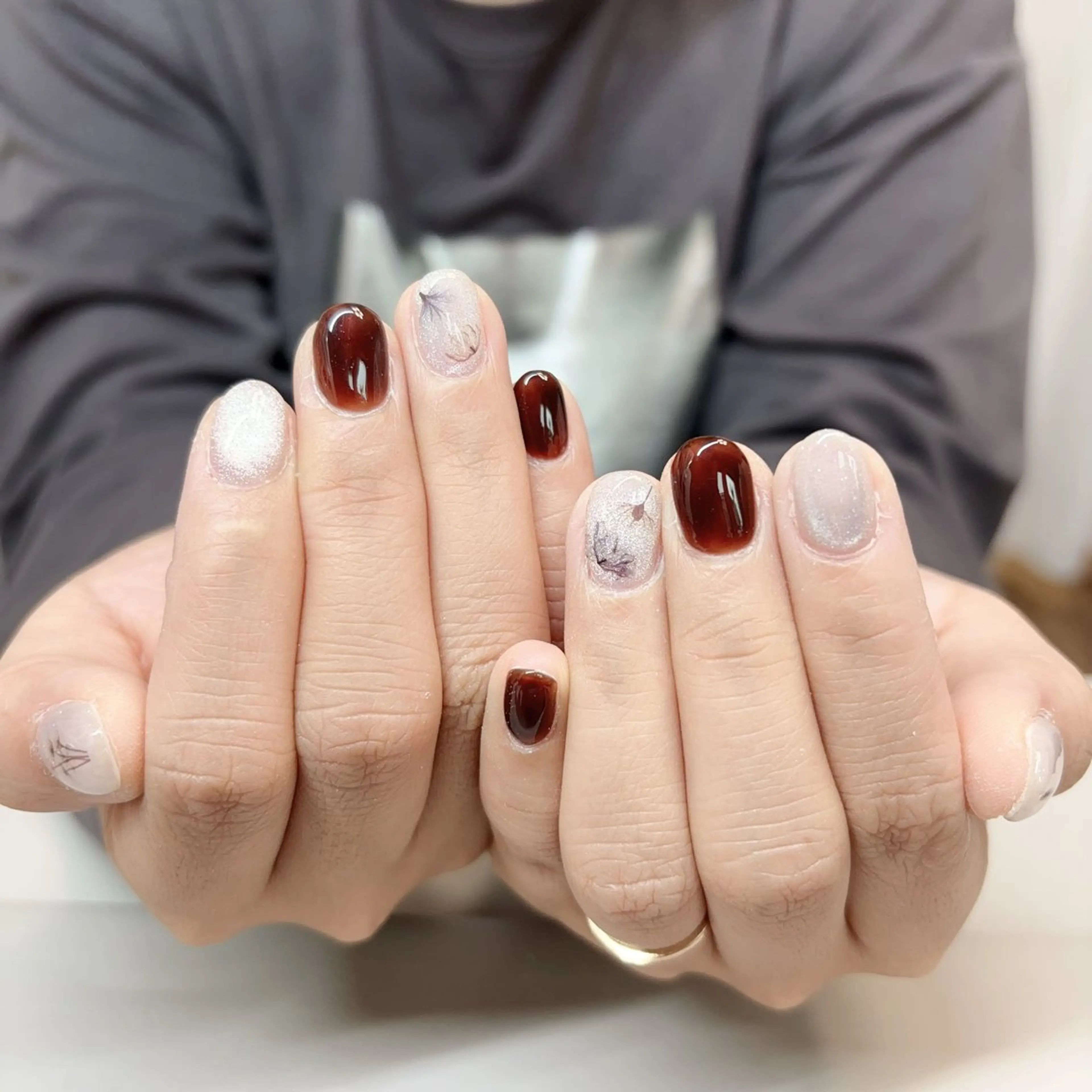 ネイル アニマル柄 アートネイル オーロラネイル べっ甲ネイル ブラウン Rika Nail ellaのネイルデザイン