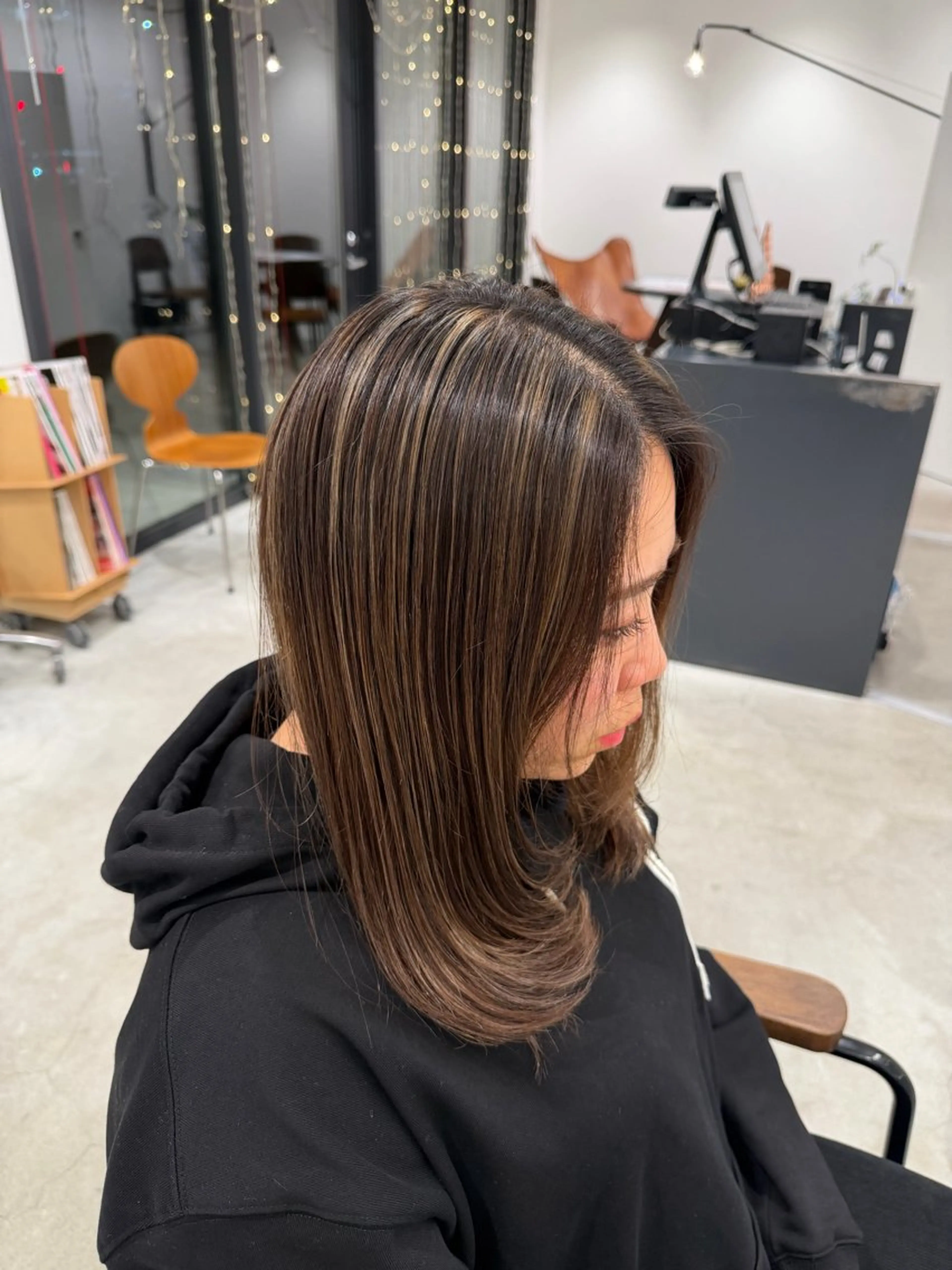 ミディアム カラー ハイライトカラー ハイライト 萩原 紗妃のヘアスタイル