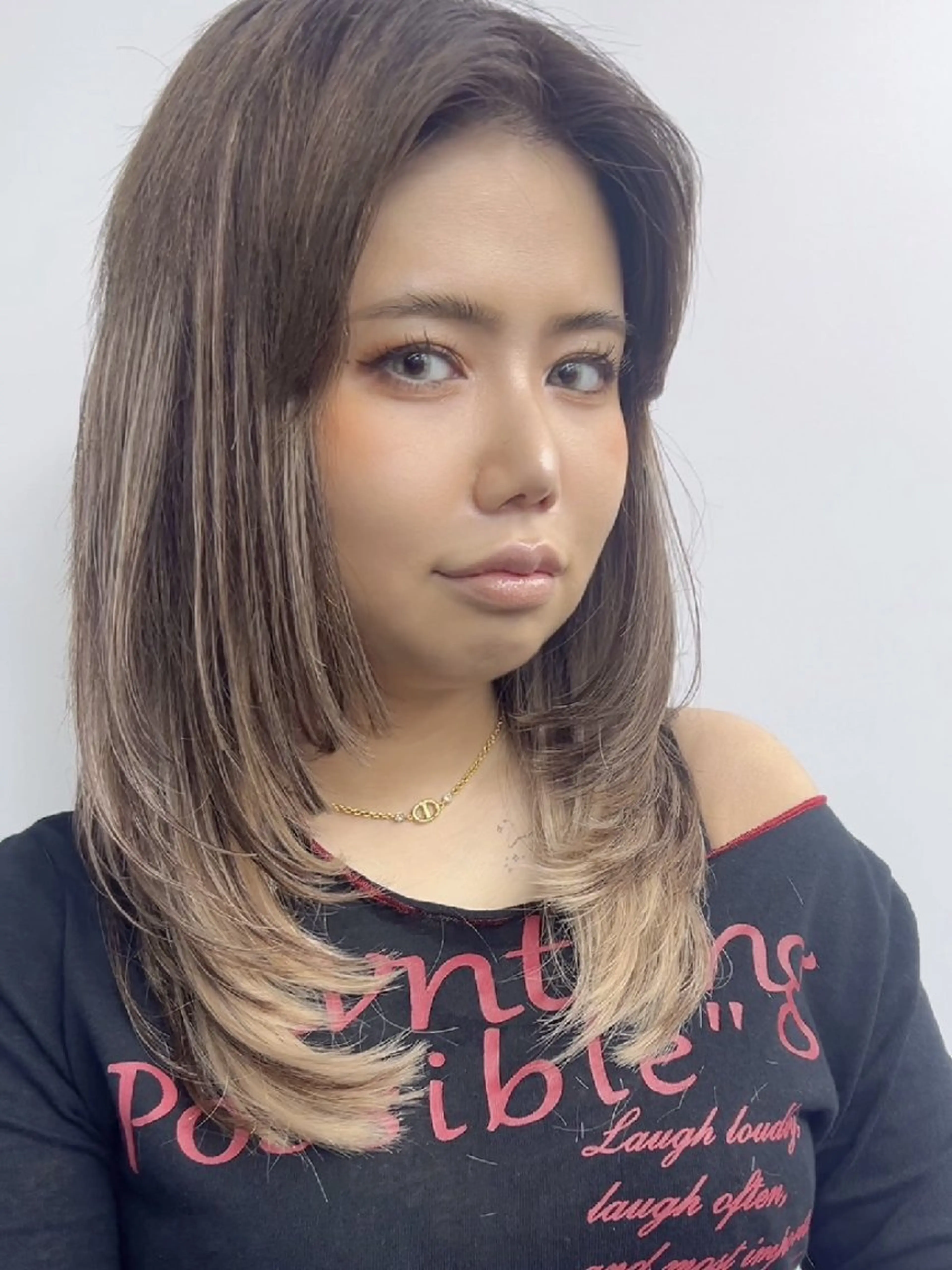 セミロング ハッシュカット ハイレイヤー レイヤーカット カット ヘアカラー トリートメント ベルグロー アルファのヘアスタイル