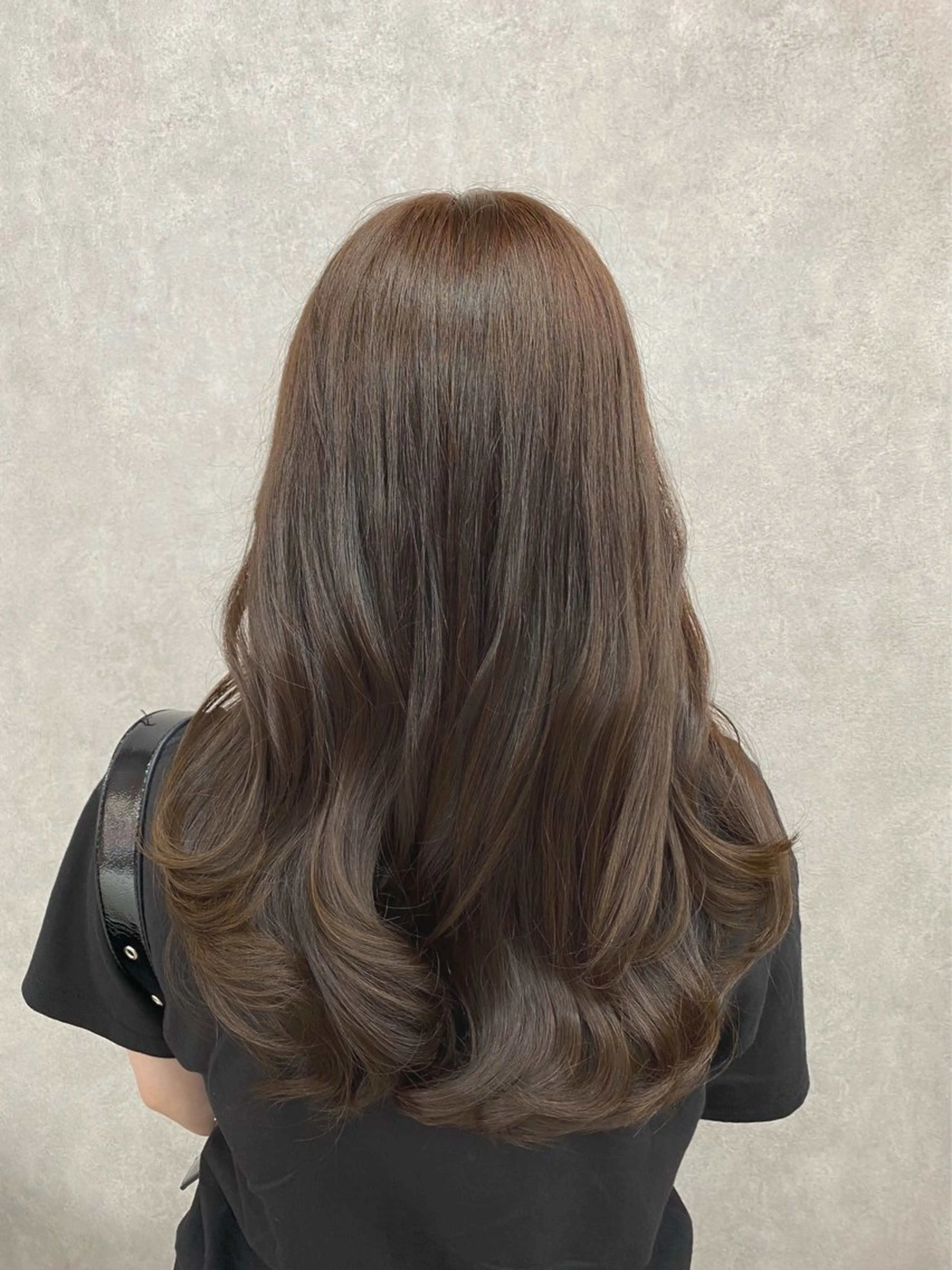 ロング 🩶西 雪乃/透明感 くすみカラー🫧のヘアスタイル