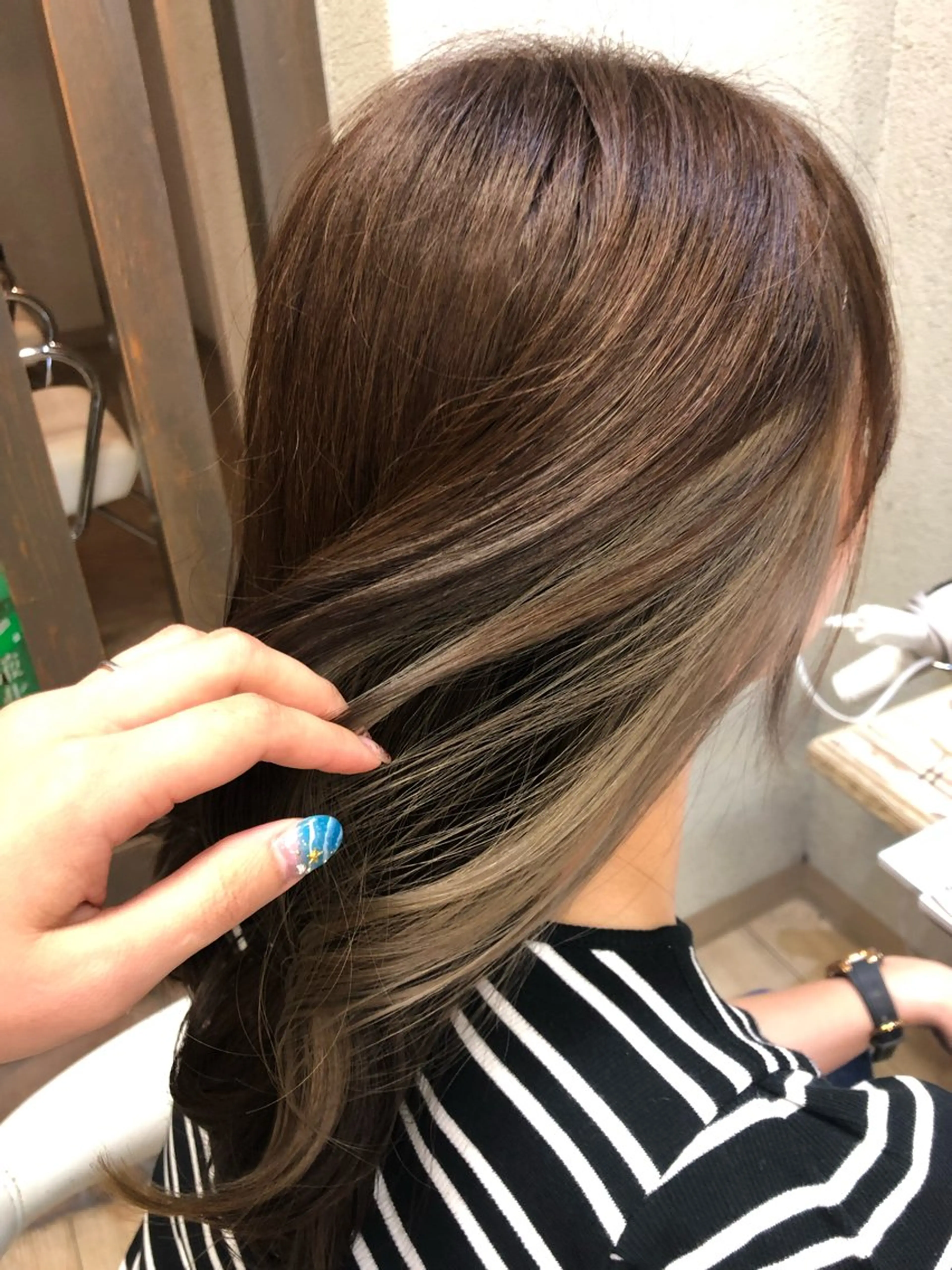 ロング カラー ベージュカラー イヤリングカラー ヘアカラー 阿部 美咲のヘアスタイル