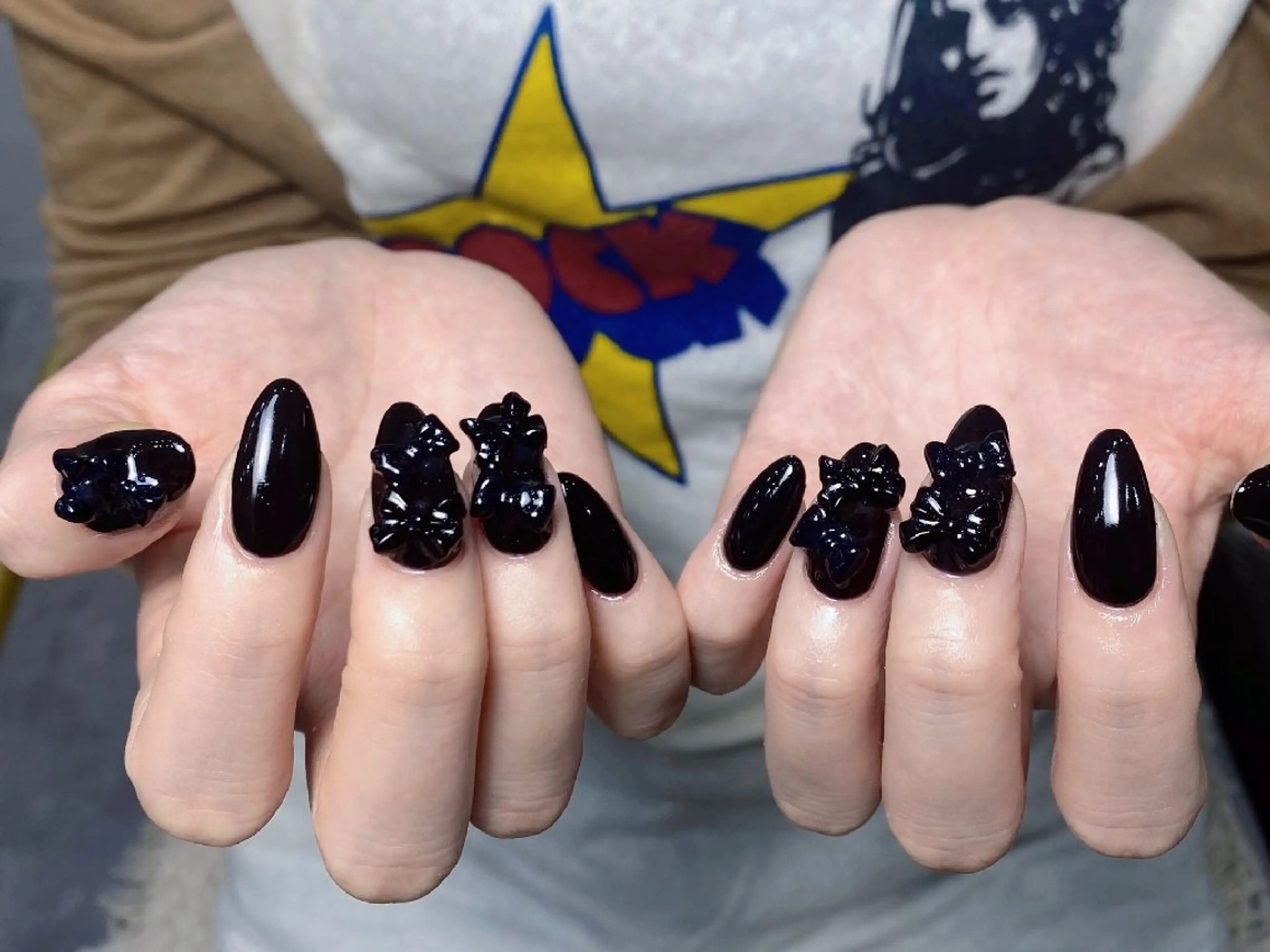 ネイル チークネイル 長さ出し フレンチネイル ジェルネイル キラキラネイル ハンドネイル UM Nail Salonのネイルデザイン