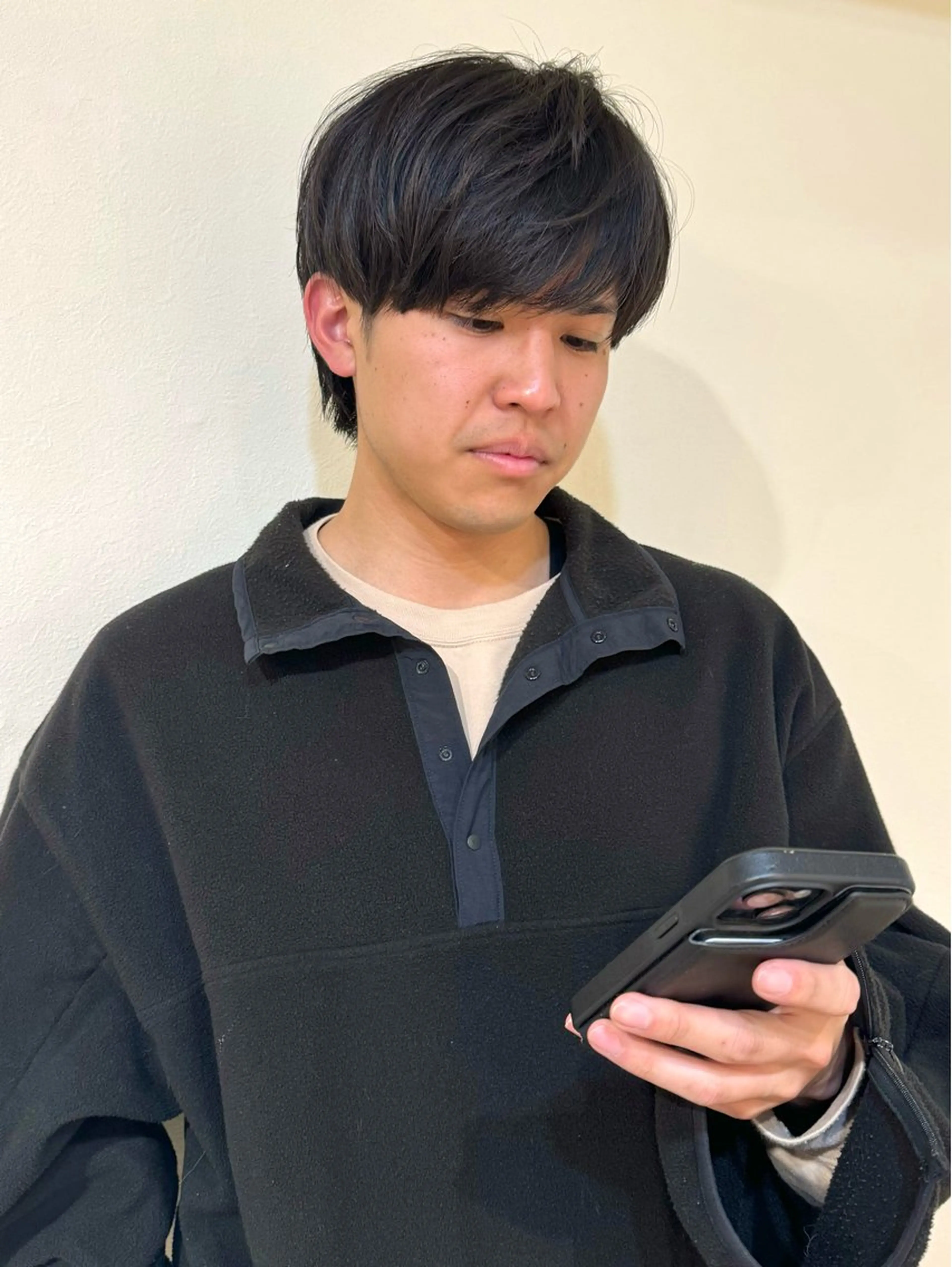 ショート メンズ センターパート メンズ韓国風 マッシュ メンズパーマ プードルパーマ ヤマグチ リョウのヘアスタイル