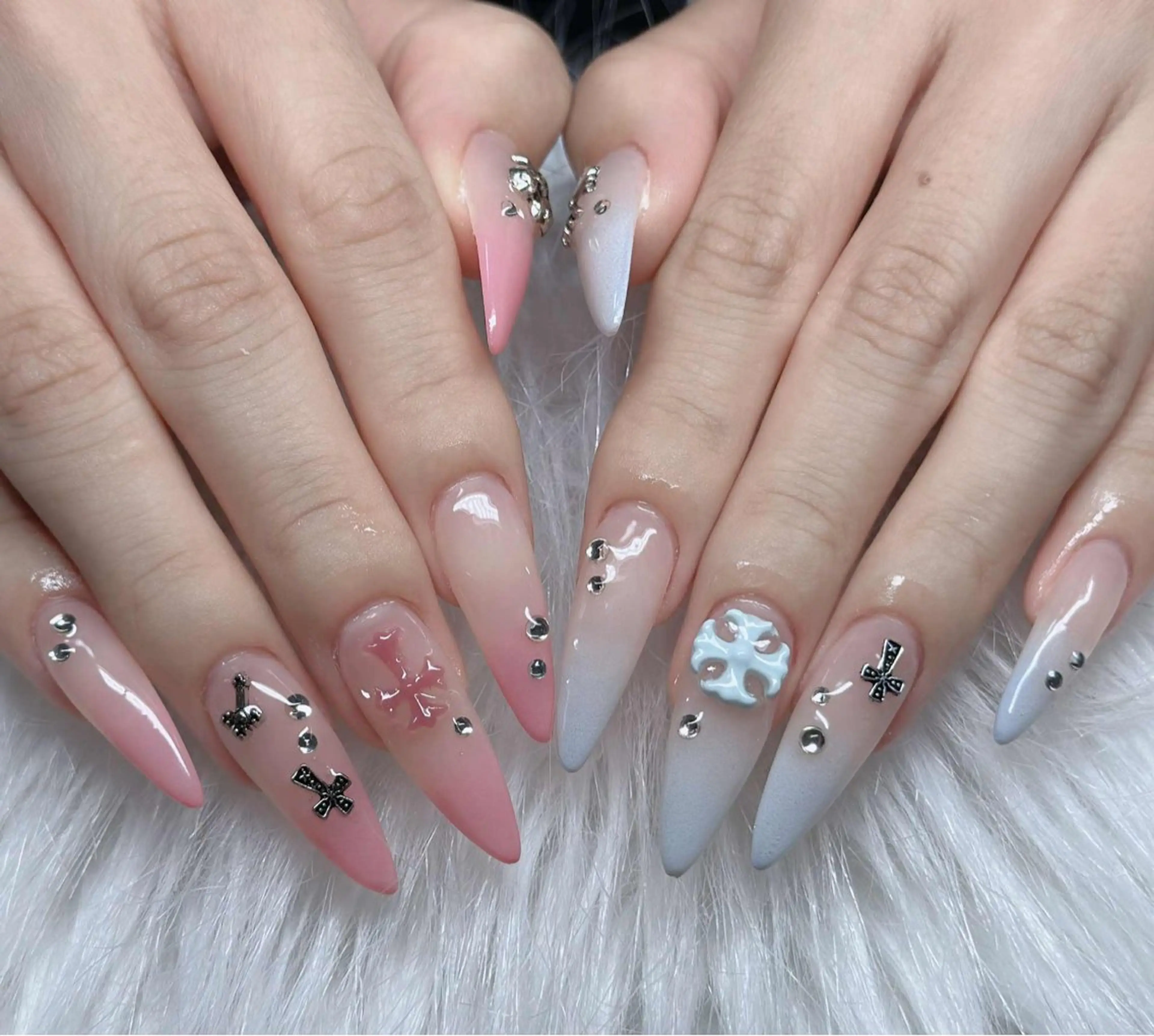 ネイル フレンチネイル ジェルネイル ガラスフレンチ ハロウィン ハート H.baby Nail Salonのネイルデザイン