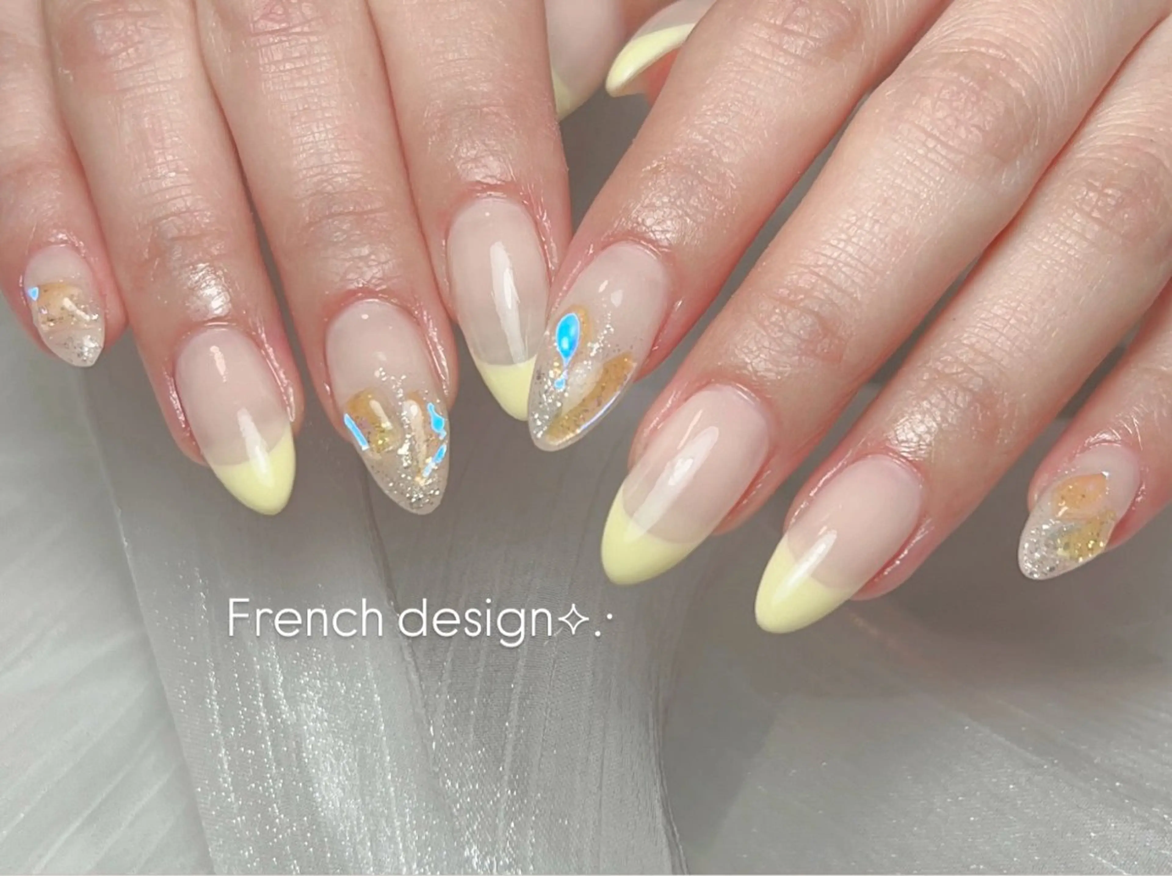 ネイル フレンチネイル ラメ(グリッター) ニュアンスネイル オフィスネイル シンプルネイル ハンドネイル Nail by EN 🪽Amiのネイルデザイン