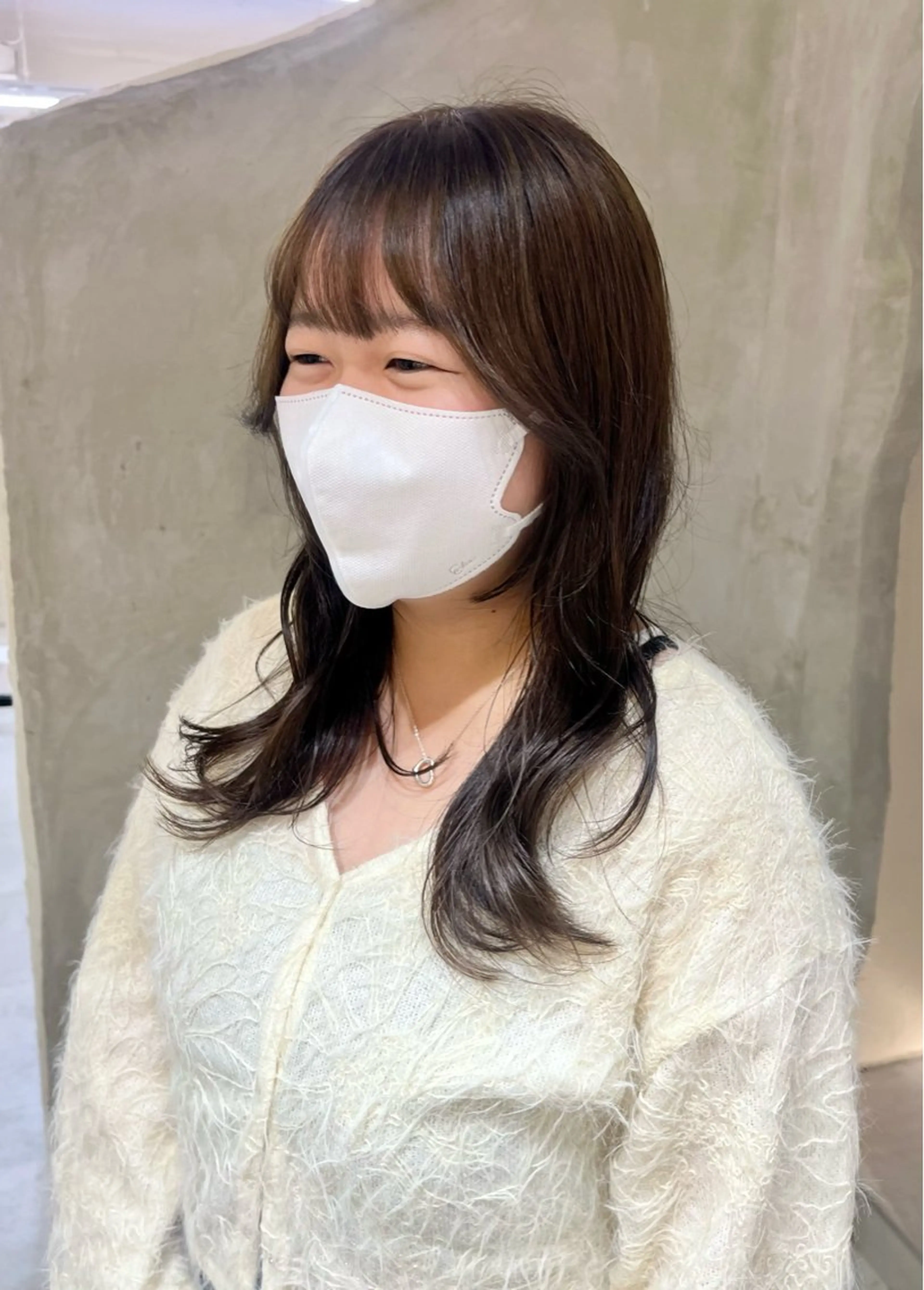 セミロング カラー ベージュカラー ブリーチ ブリーチなしカラー オリーブベージュ カット ヘアカラー トリートメント 切りっぱなしボブ/ 艶カラー/綾莉のヘアスタイル