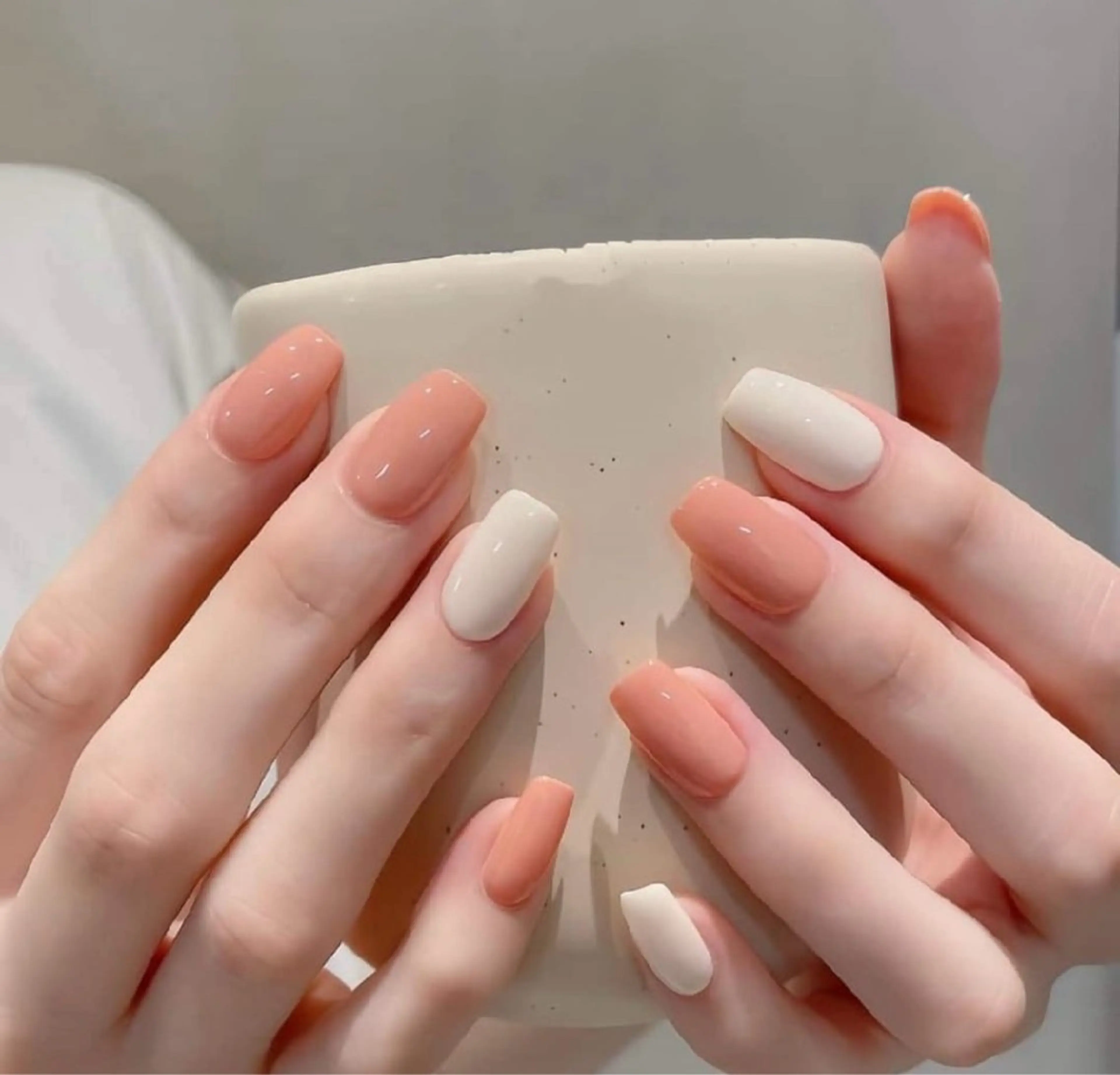 ワンカーラ/ラメグラ　( ジェルオフ無料 )の写真