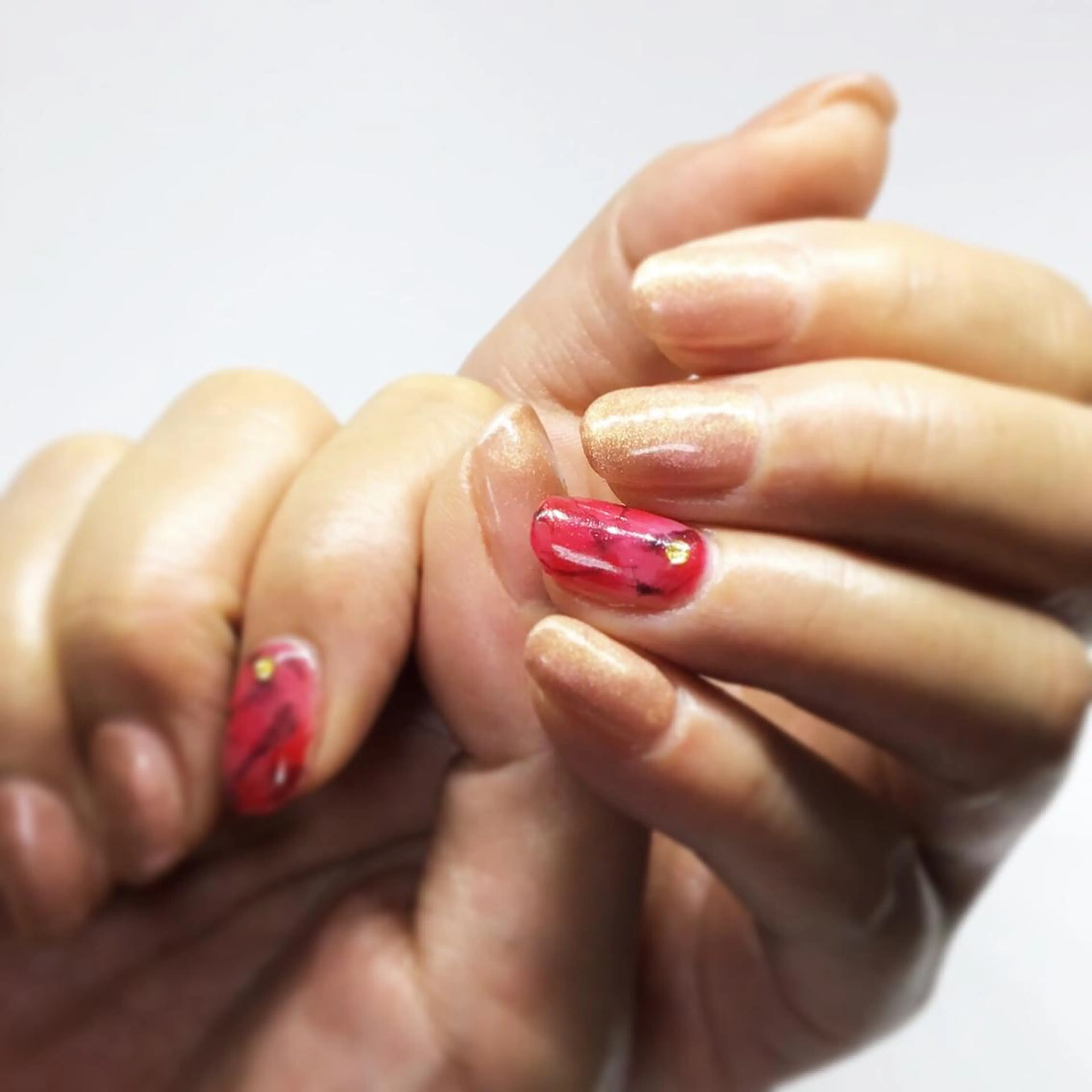 ネイル ラメ(グリッター) 赤色 gui amichanのネイルデザイン