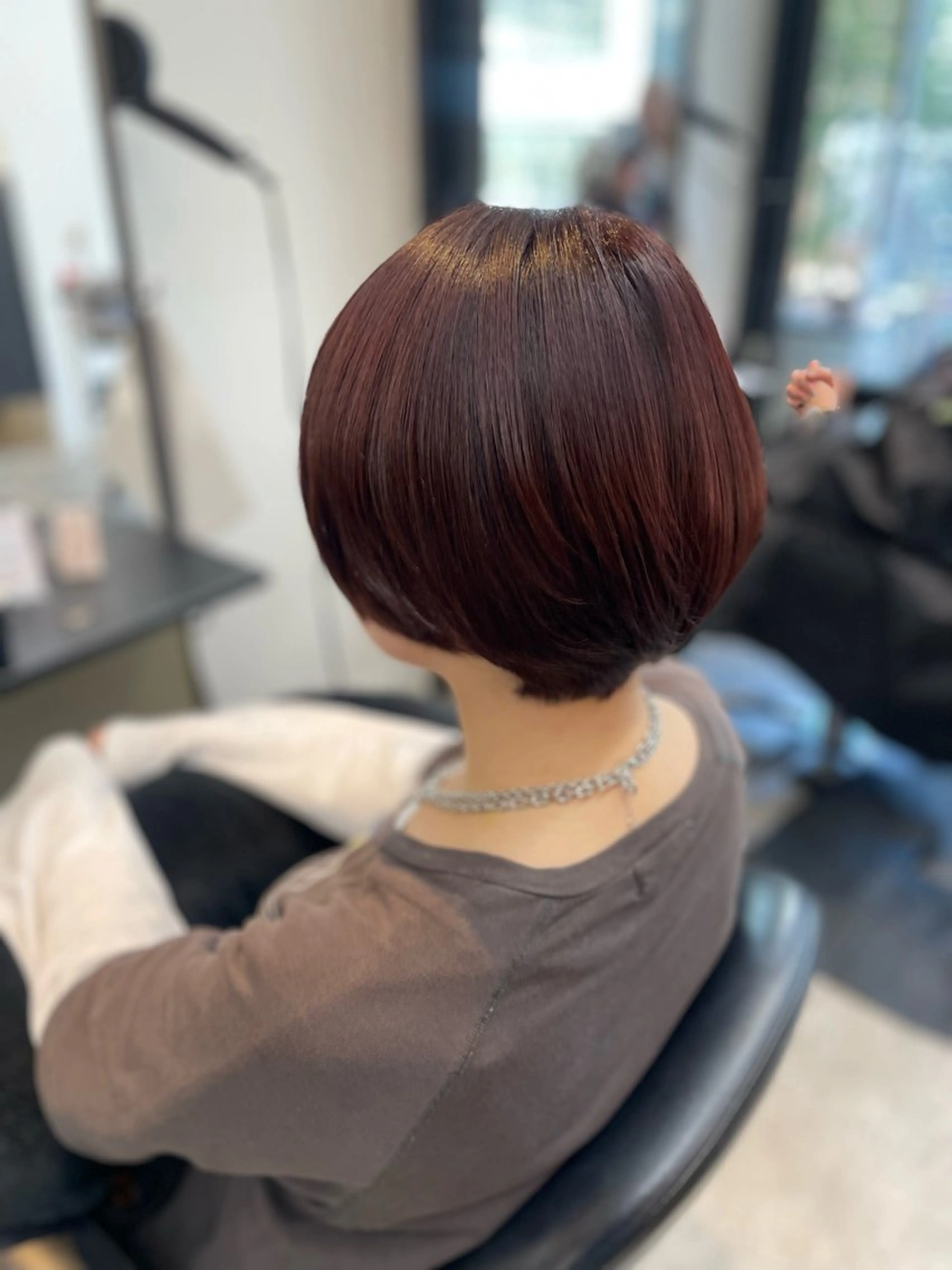 ショート カラー ブリーチ ボルドーカラー ブリーチなしカラー 【無料カットモデル】 水山まさはる🌸のヘアスタイル