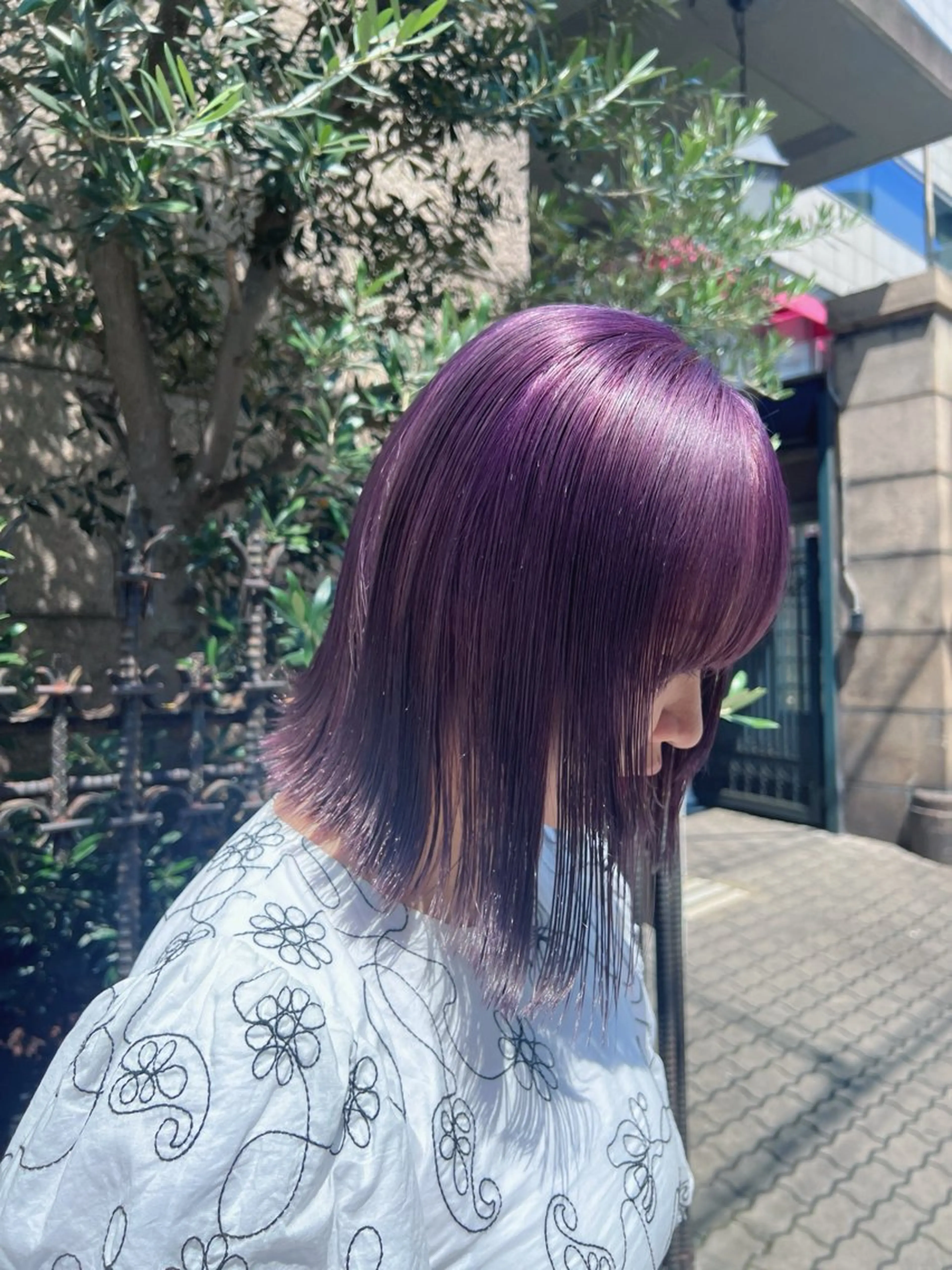 ミディアム カラー パープルカラー カット ヘアカラー ミタニ ナギサのヘアスタイル