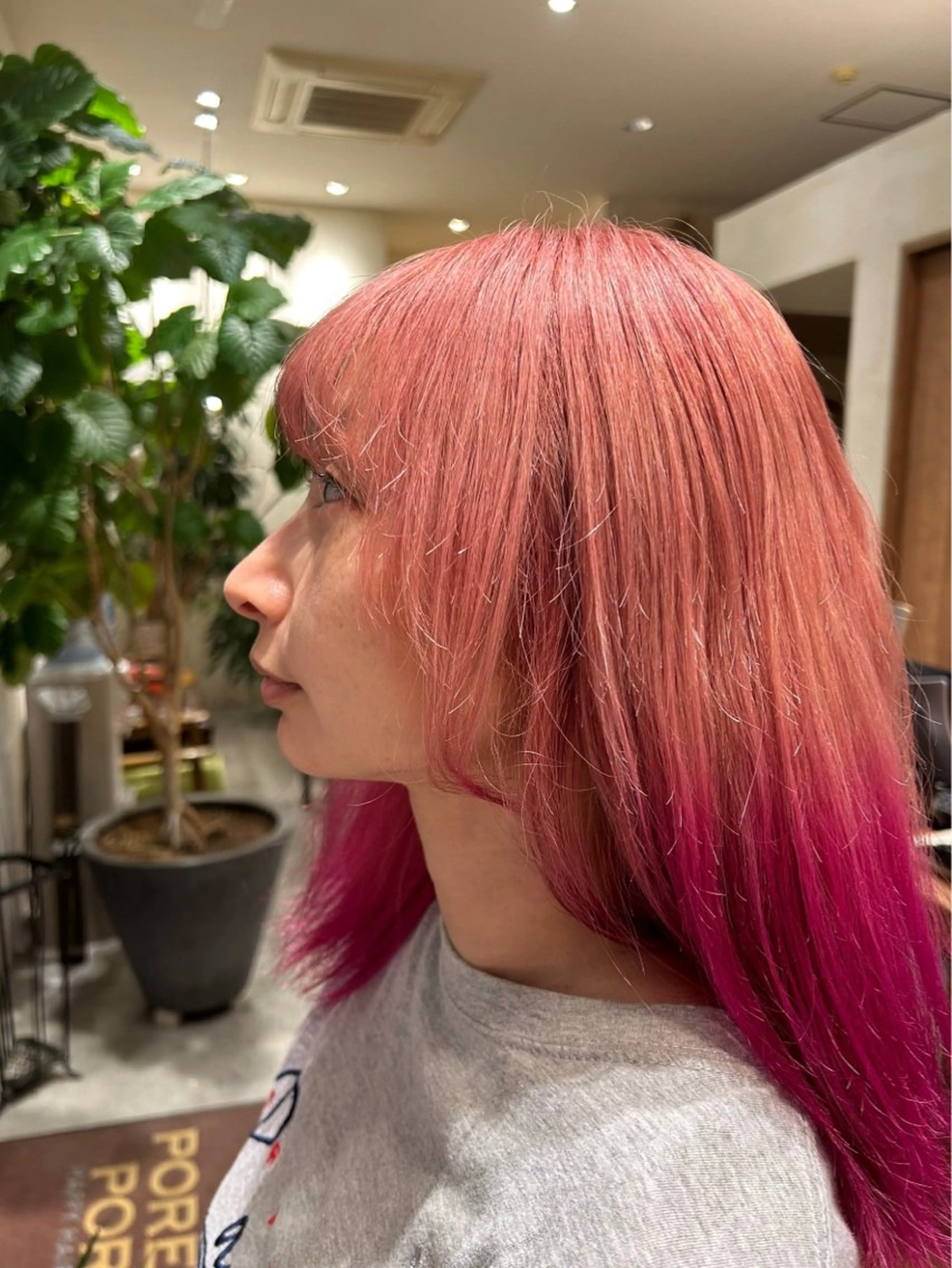 セミロング カラー ブリーチ ケアブリーチ グラデーションカラー ハイトーンカラー ピンクカラー 安藤 来桃のヘアスタイル