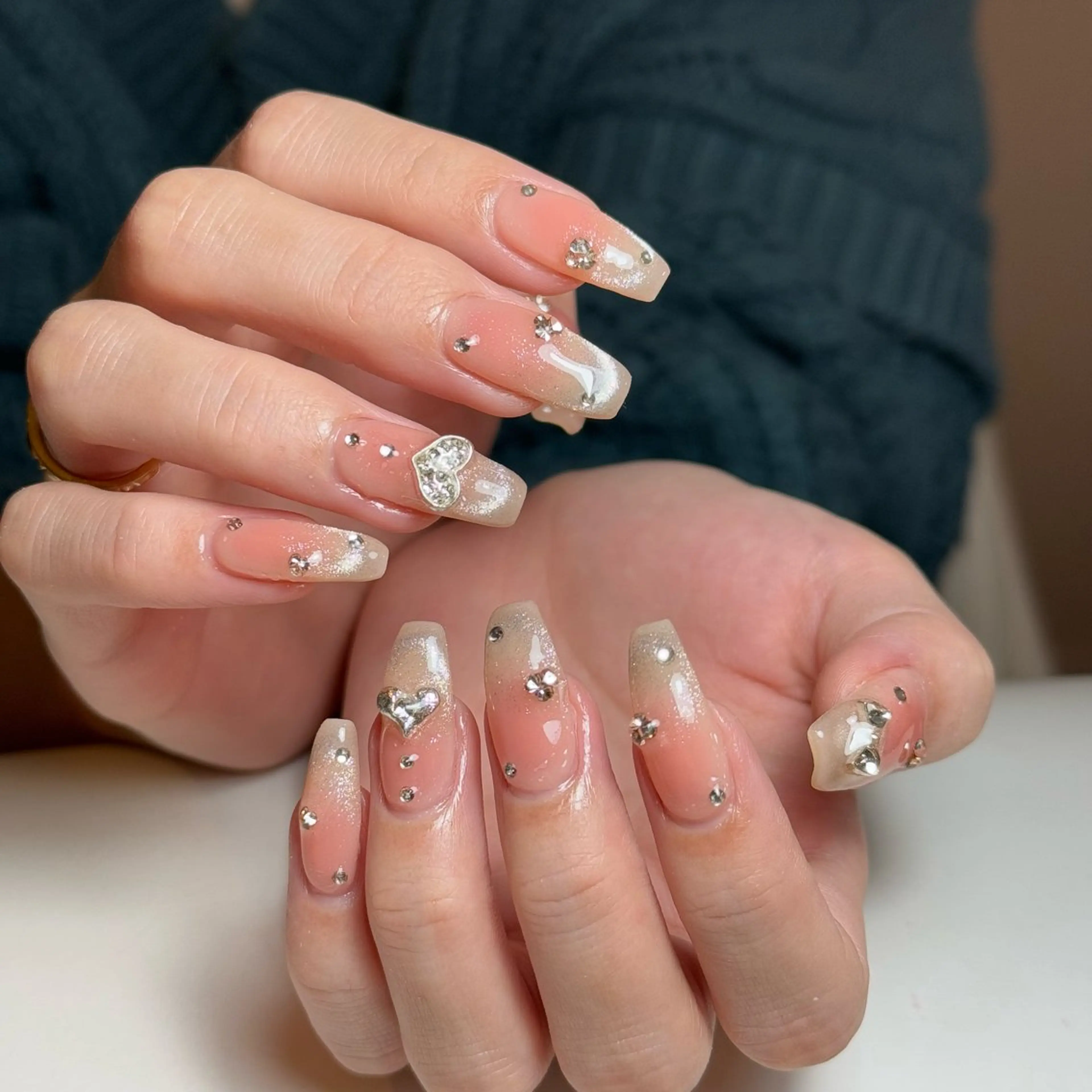 ネイル チークネイル フレンチネイル グラデーション キラキラネイル 韓国ネイル ハンドネイル Risa_ Nailのネイルデザイン