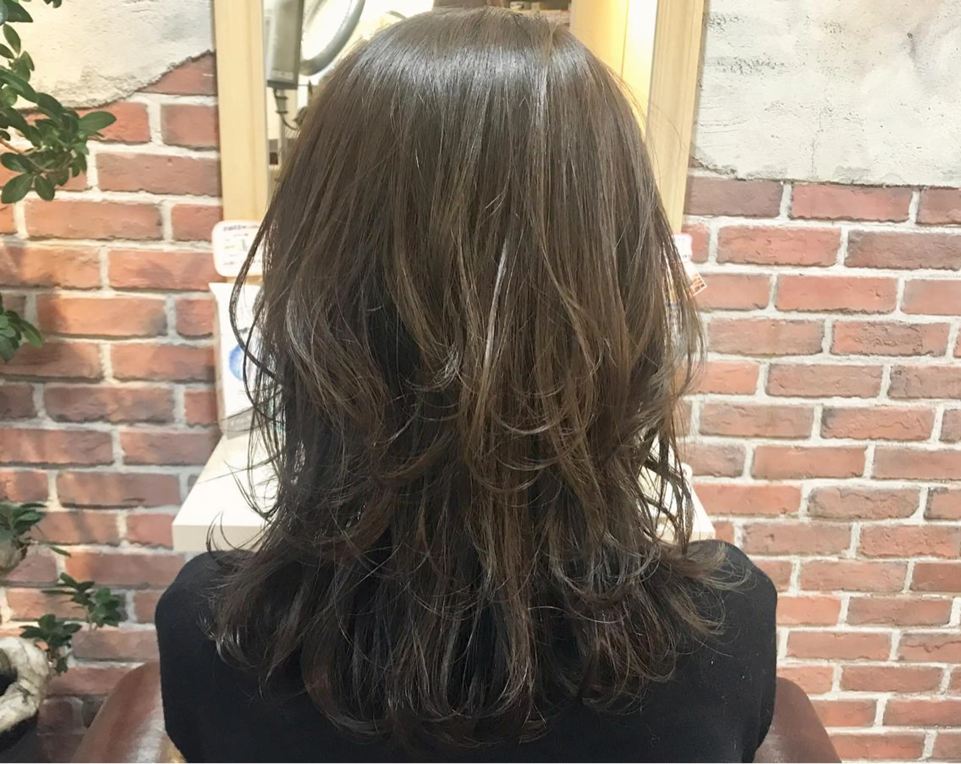 セミロング カラー グレージュ ハイレイヤー レイヤーカット レイヤーカット/ 根本瑠実のヘアスタイル