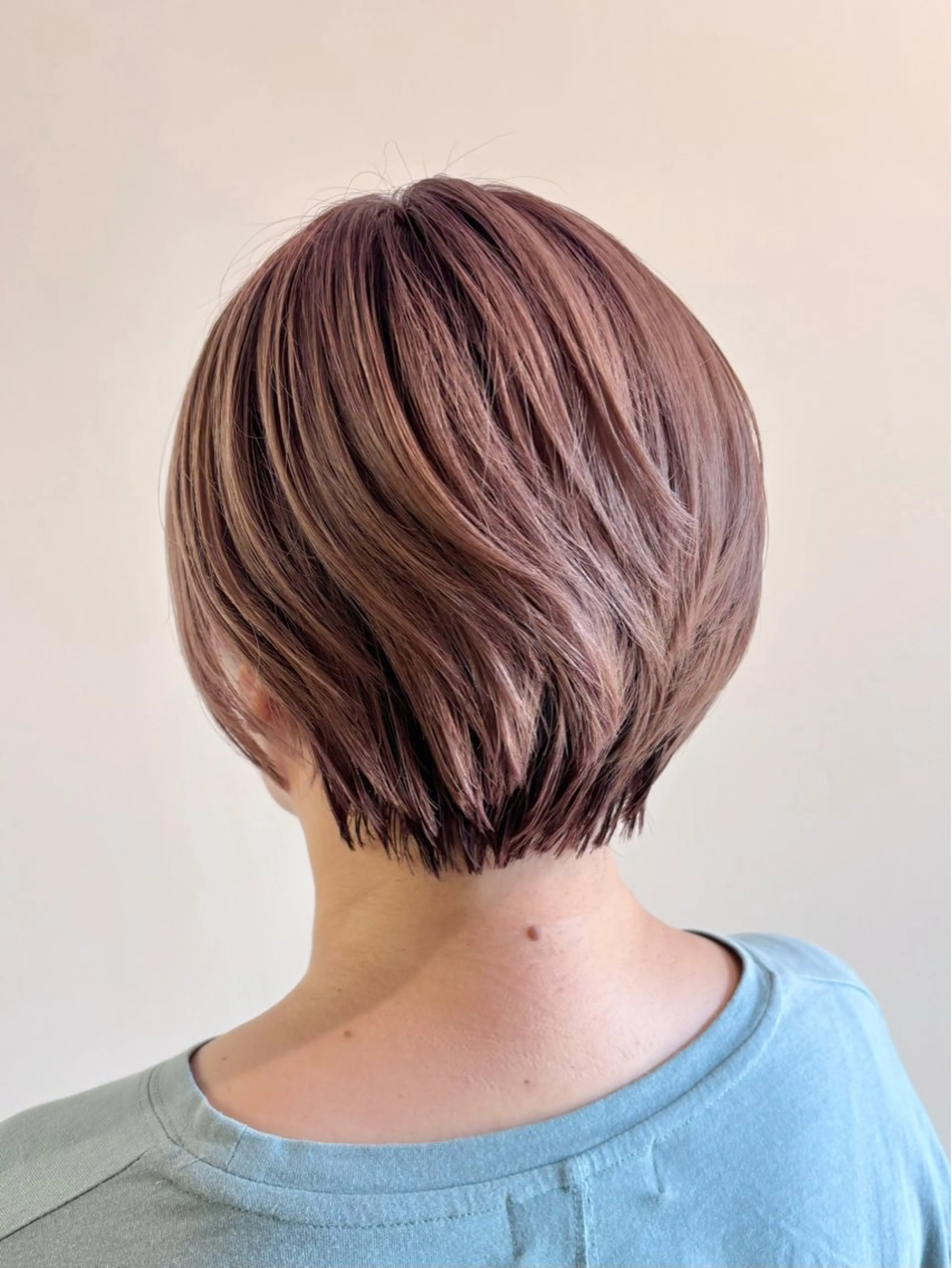 ショート カラー 古川 琴美のヘアスタイル