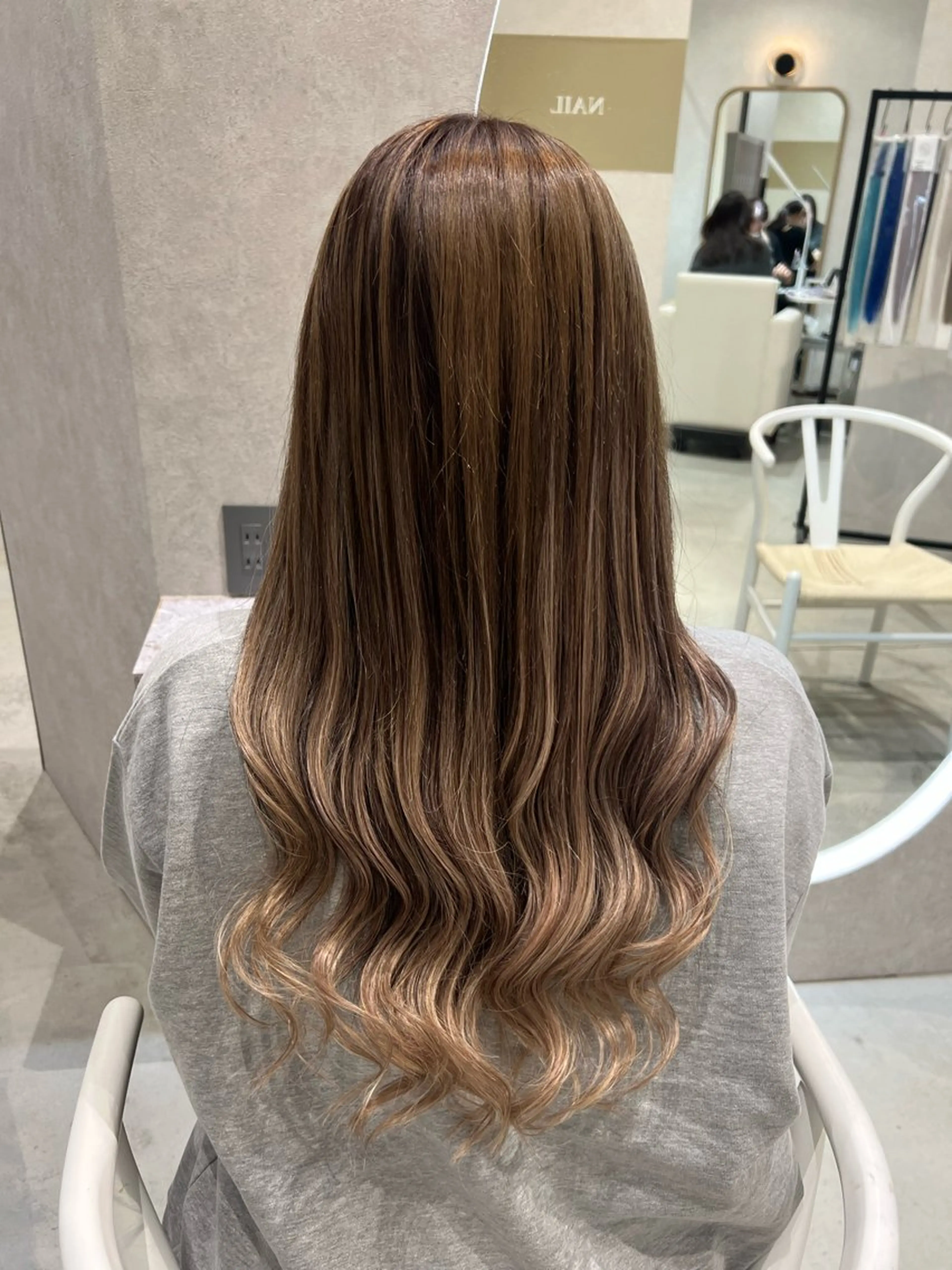 ロング エクステ 小池 夏美のヘアスタイル
