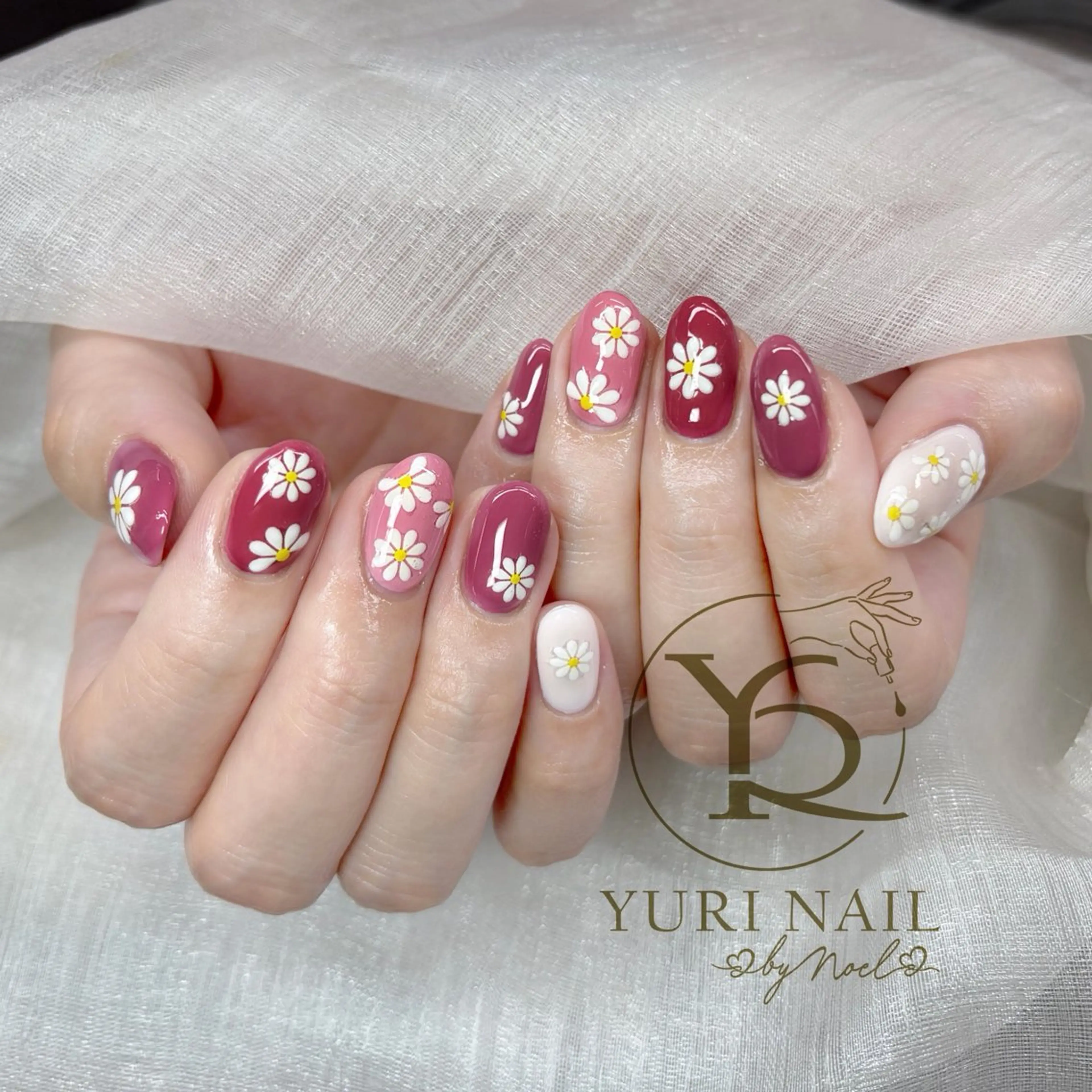 ネイル ハンドネイル フットネイル ハンドケア YURI Nail NARITAのネイルデザイン