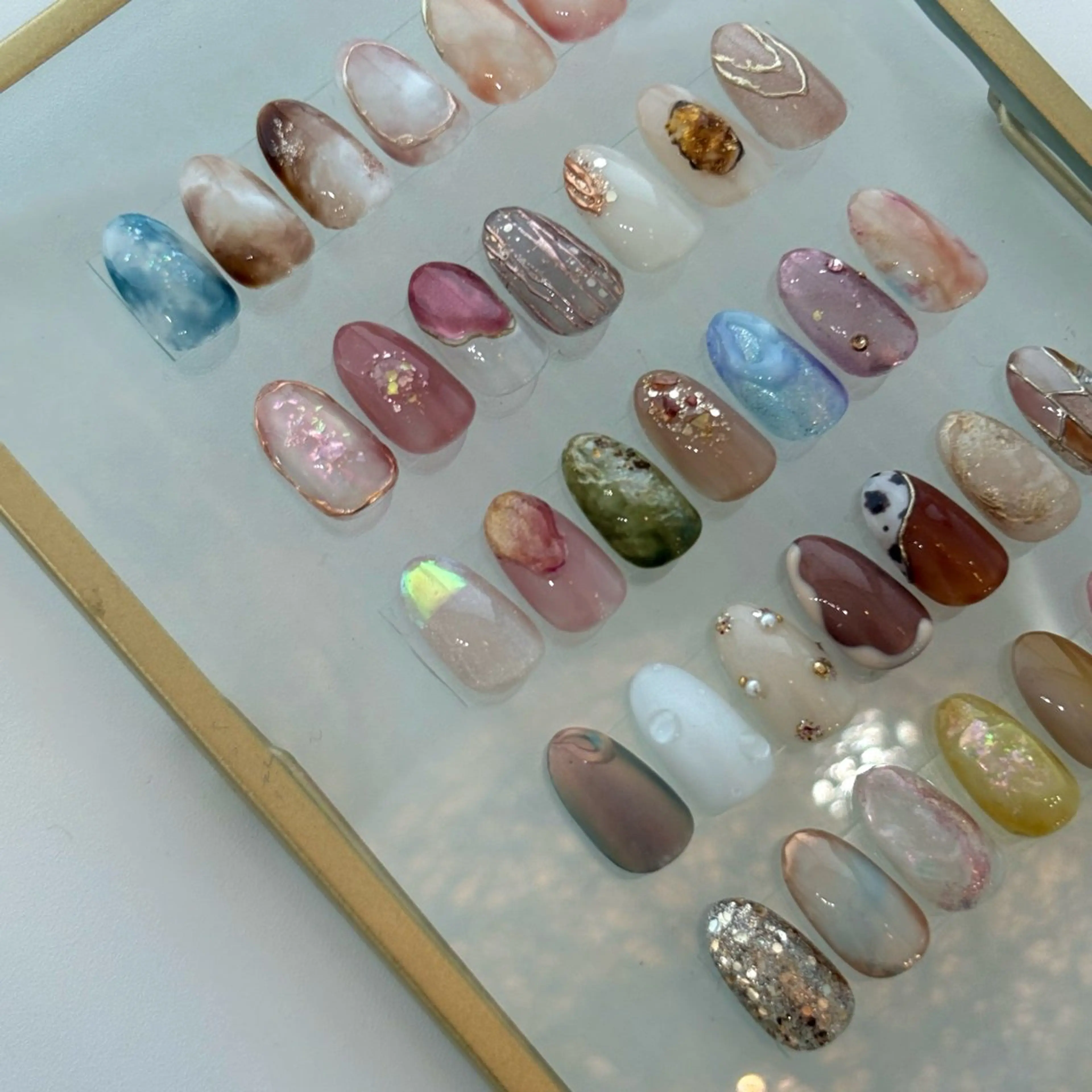 春におすすめ🌸自爪を削らないパラジェル使用✨️ジェルオフ込み✨️30種類以上のサンプルから選べる4本アートの写真