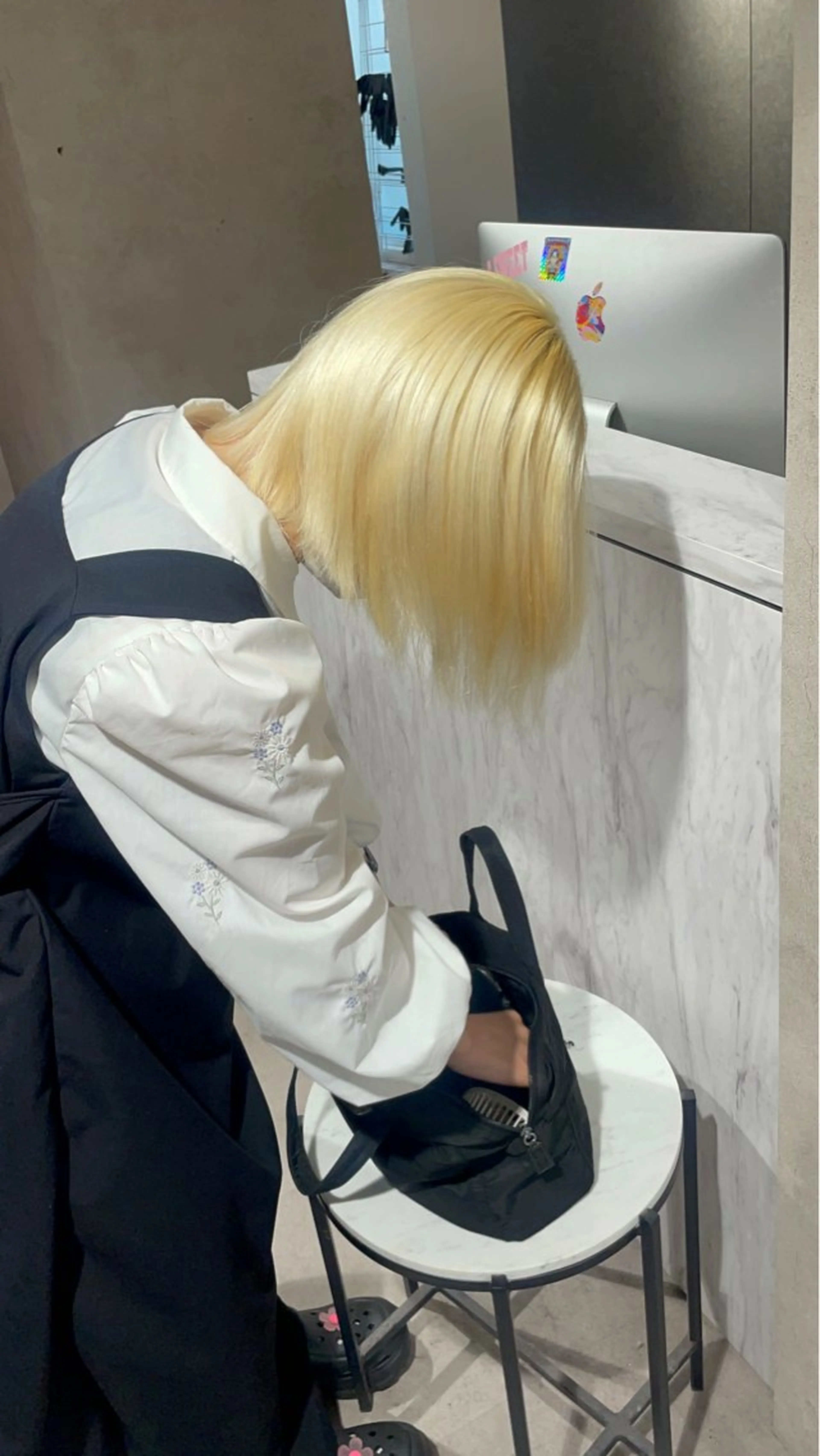 ミディアム カラー 抜きっぱなしブロンド 🇰🇷ハイトーン× 韓国レイヤー레이어드のヘアスタイル