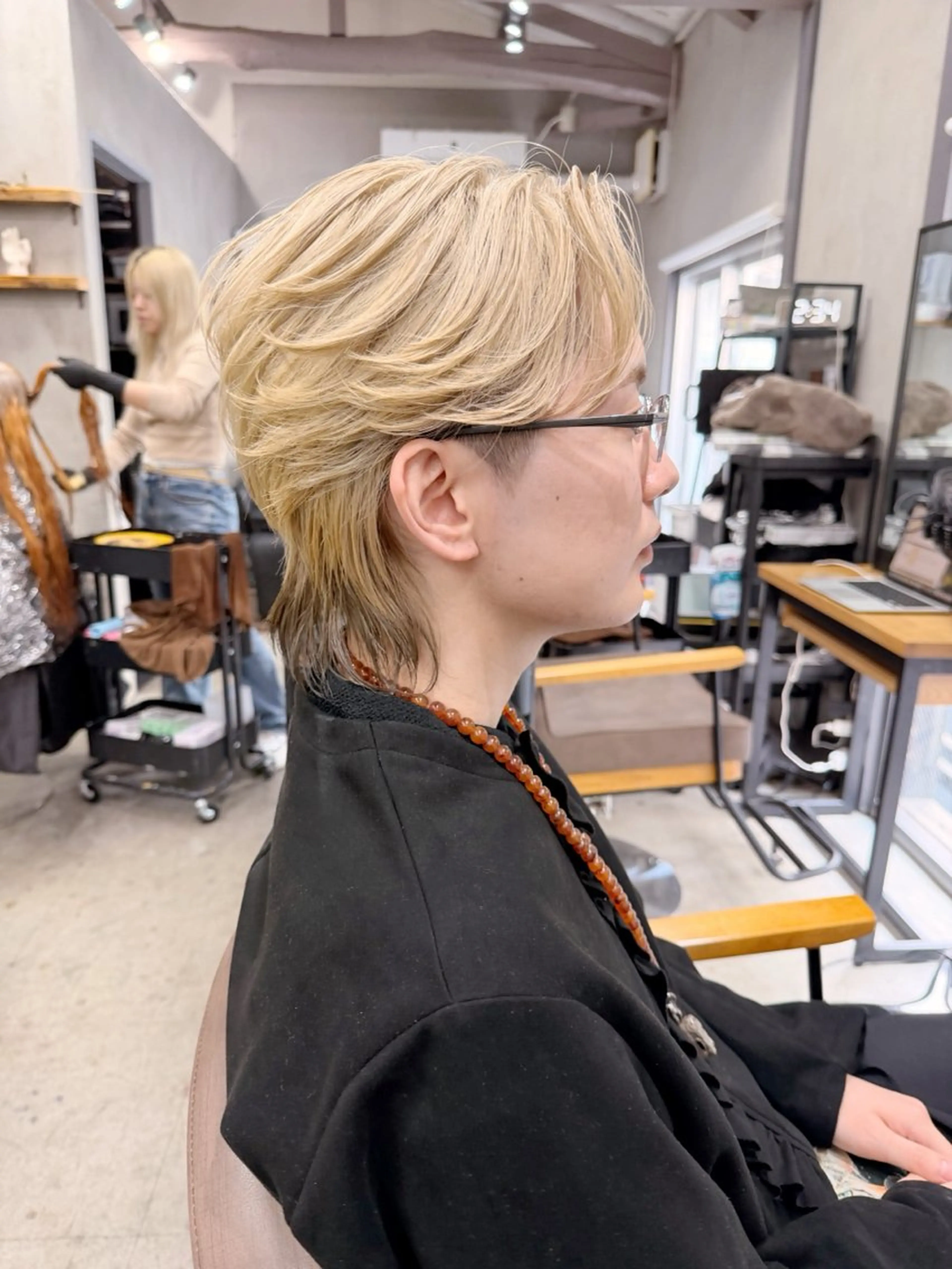 ショート カラー デザインカラー ハイトーンカラー ウルフカット ヘアカラー トリートメント AiM 大名　似合わせカットのヘアスタイル