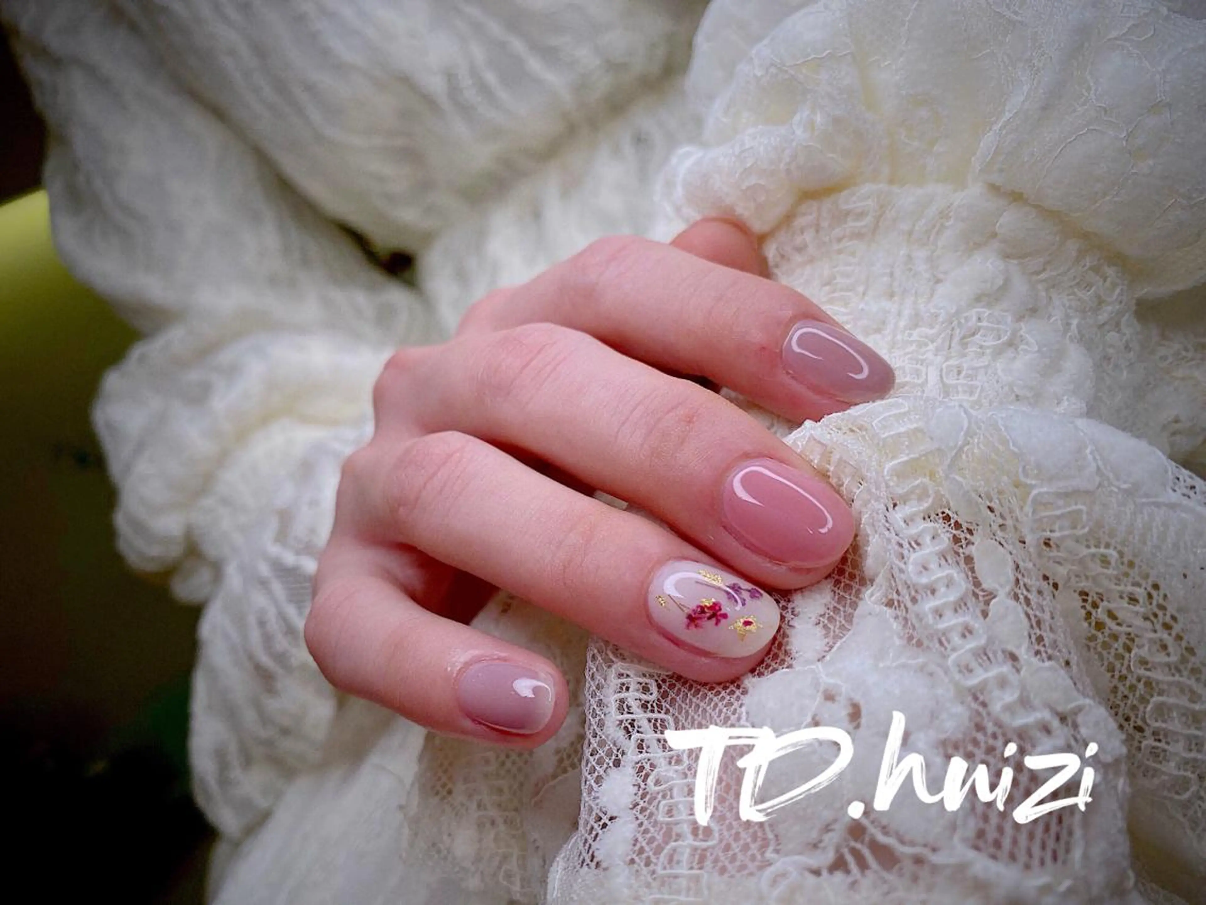 ミディアム めぐみのネイルサロン スタッフ練習のネイルデザイン