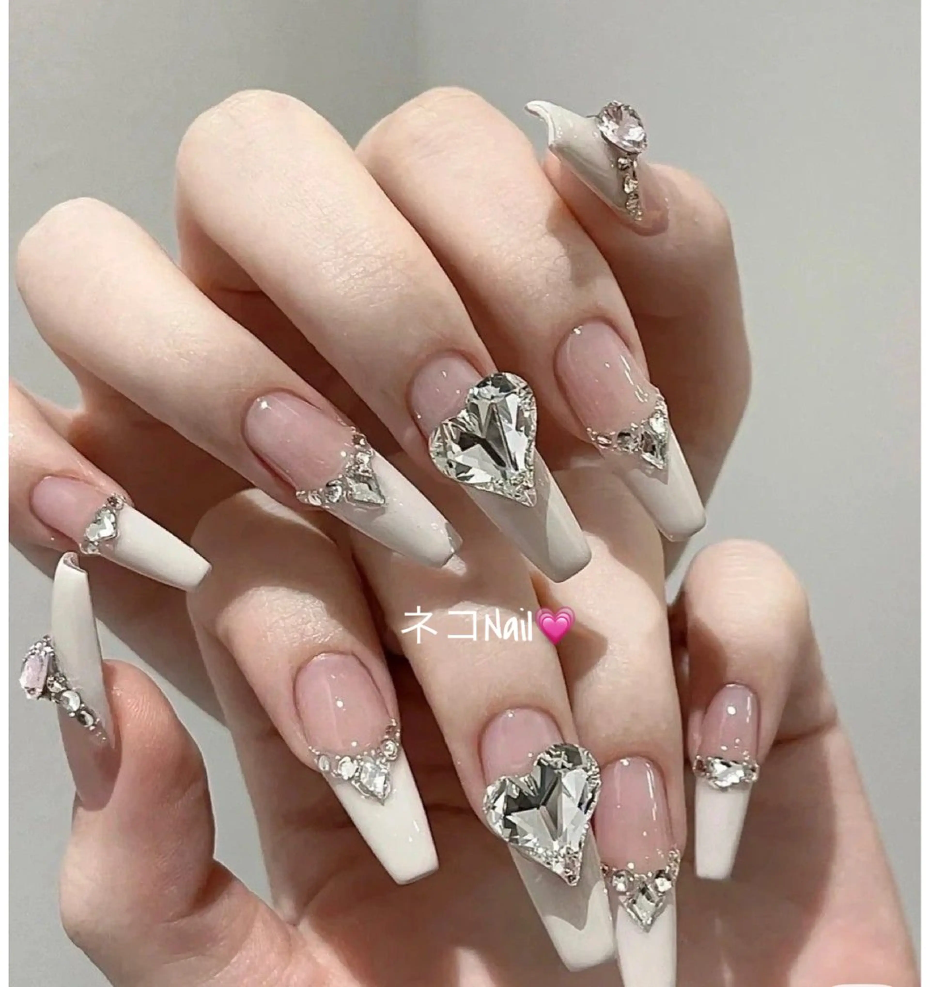 (オフなし)長さだし10本+フレンチ/    グラデーション+    ストーンアート😉💅(スピード練習)の写真