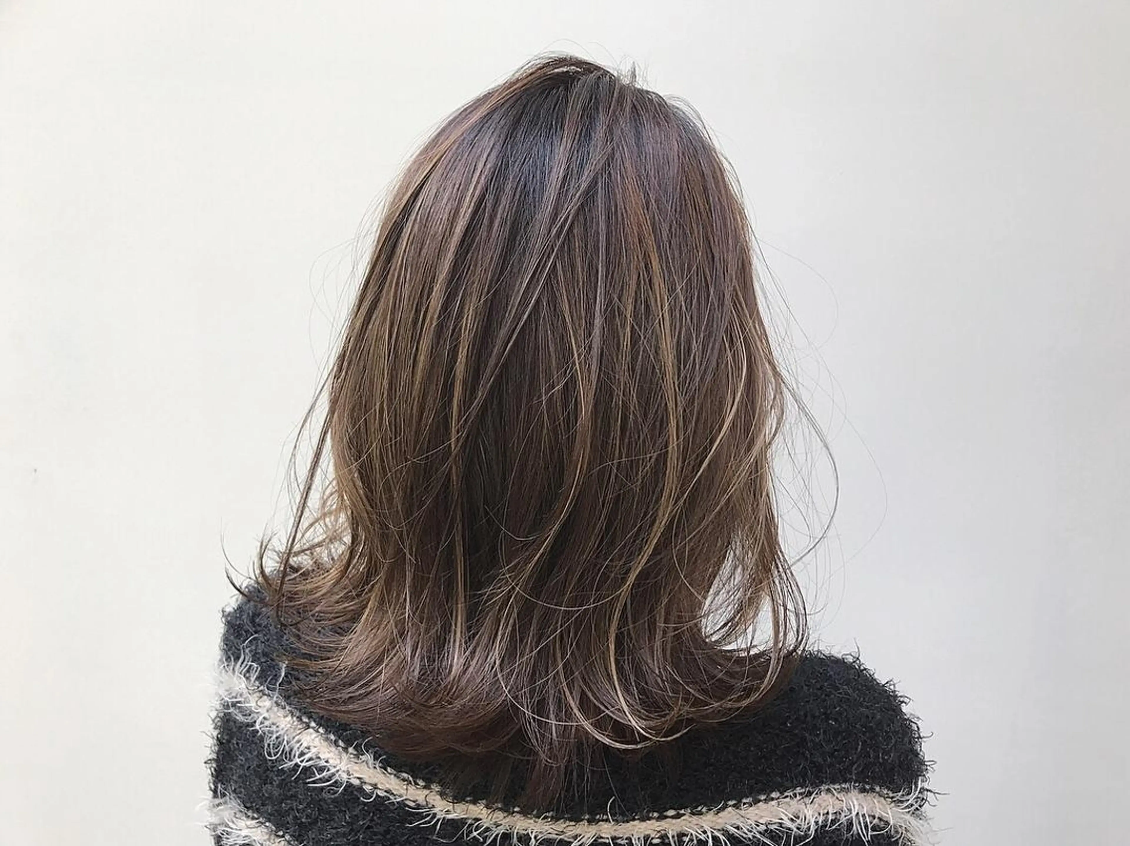 セミロング カラー ヘアアレンジ ベージュカラー ハイライトカラー ハイライト 土屋 紗也果のヘアスタイル