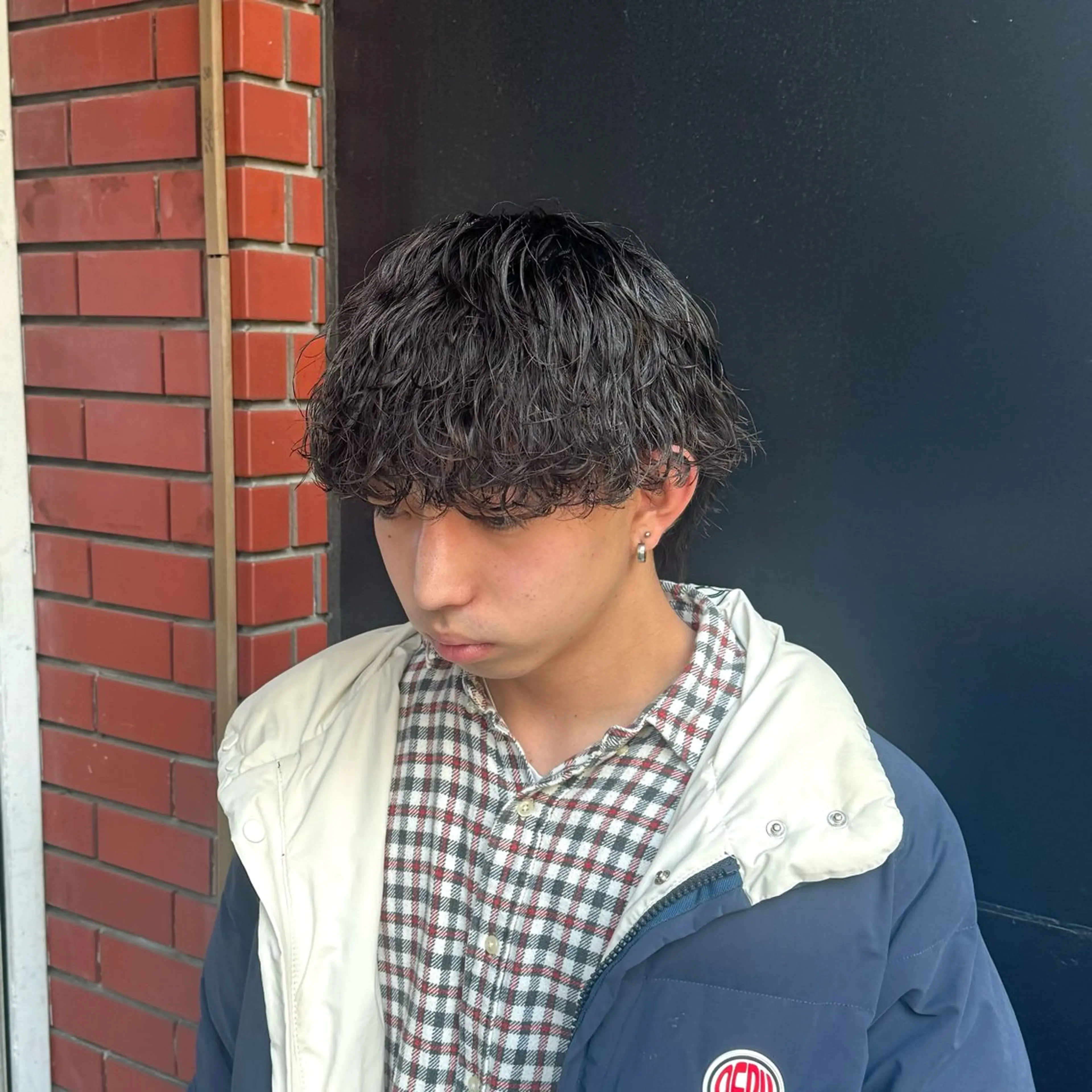 ミディアム パーマ メンズ ミディアムパーマ メンズパーマ 波巻きパーマ 柏メンズカットパーマ NO.1タイチのヘアスタイル