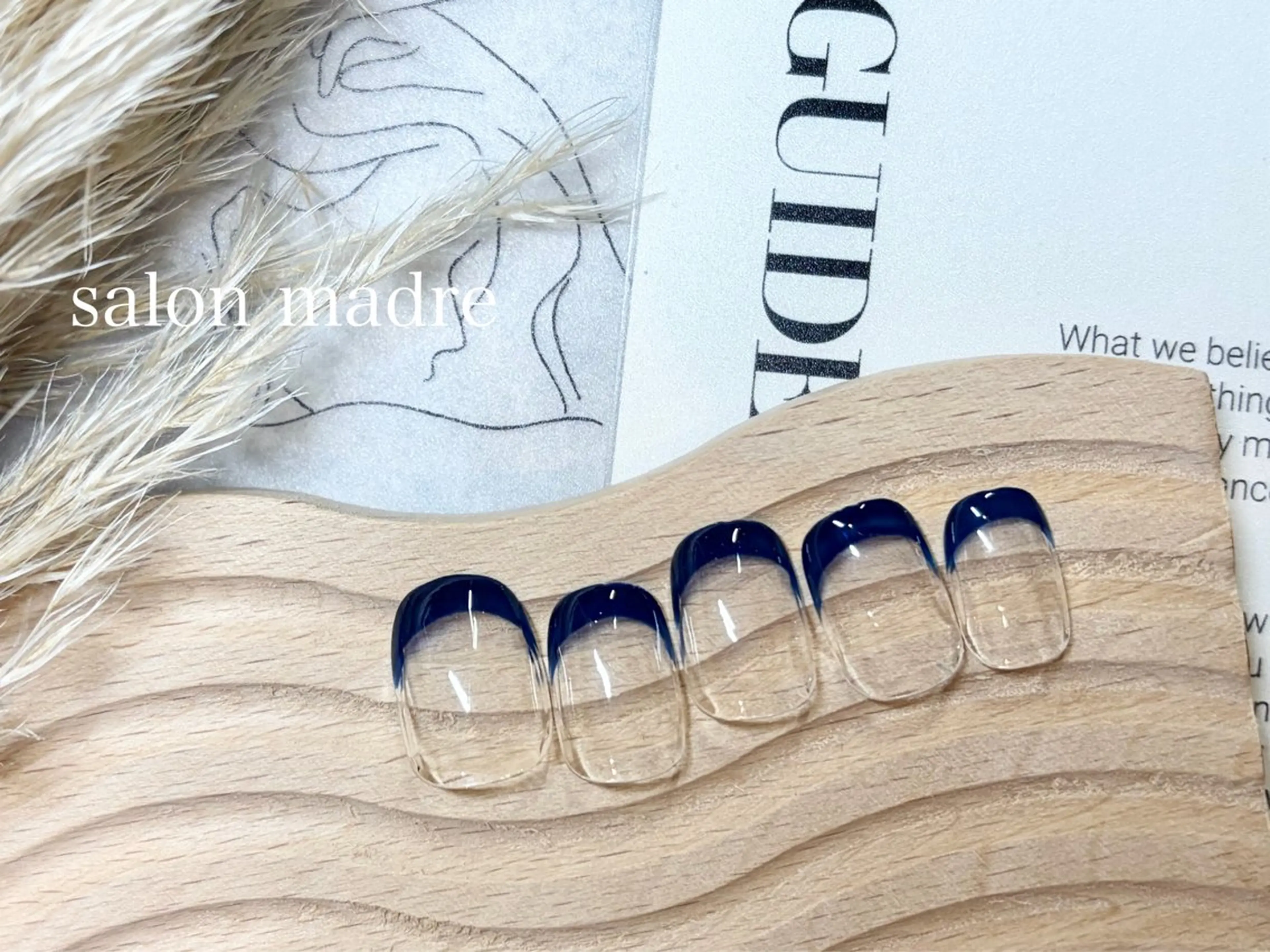 【オフなし】 ハンド カラーフレンチネイル(ベースクリア)の写真