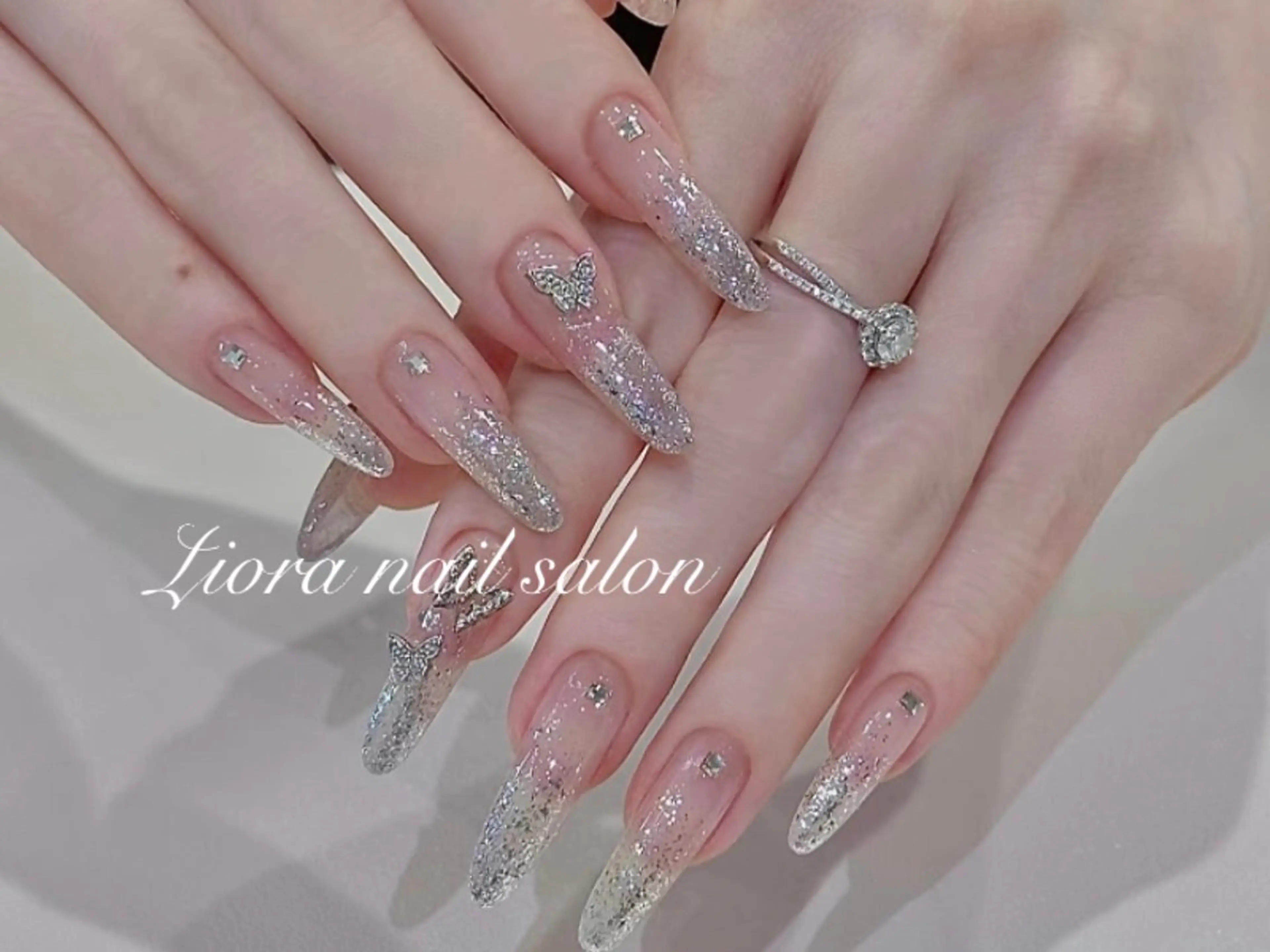 ネイル フレンチネイル ジェルネイル ガーリー グラデーション キラキラネイル ハンドネイル Liora nail スカルプ専門店のネイルデザイン