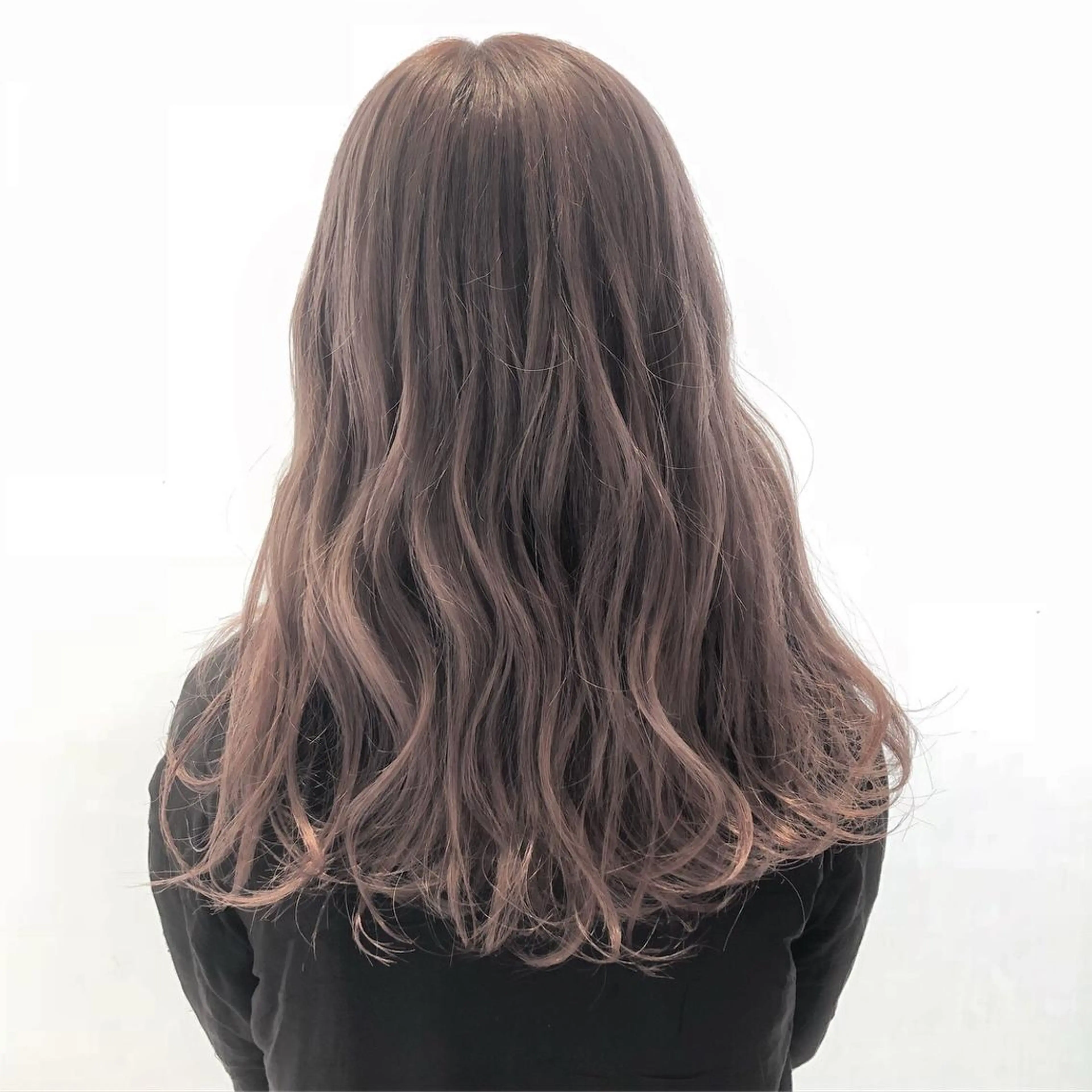 ミディアム カラー アッシュ ブリーチ ピンクカラー ピンクアッシュ アンドウ ユウ/ レイヤーカット/韓国のヘアスタイル