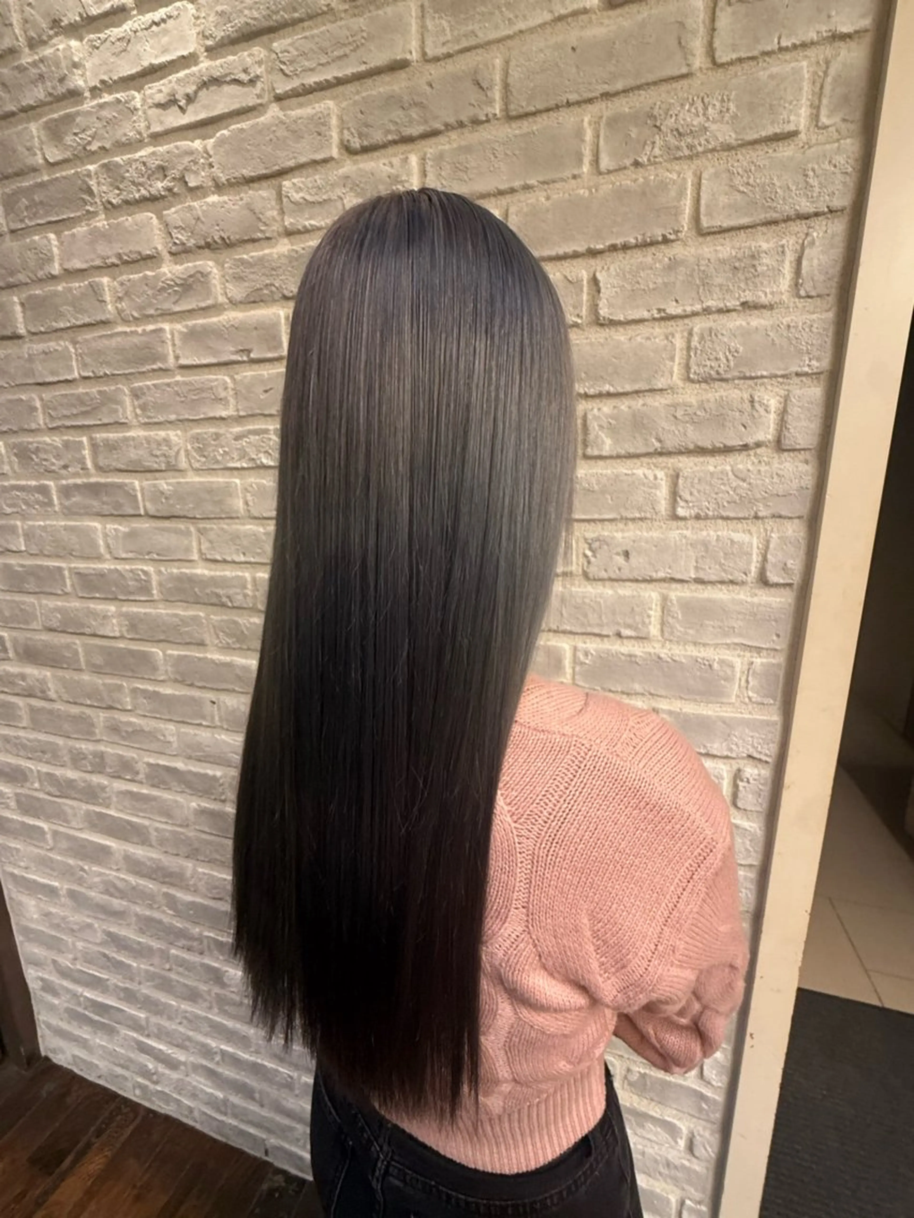 ロング カラー ｢韓国風・ハイトーン ベージュカラー｣サナのヘアスタイル
