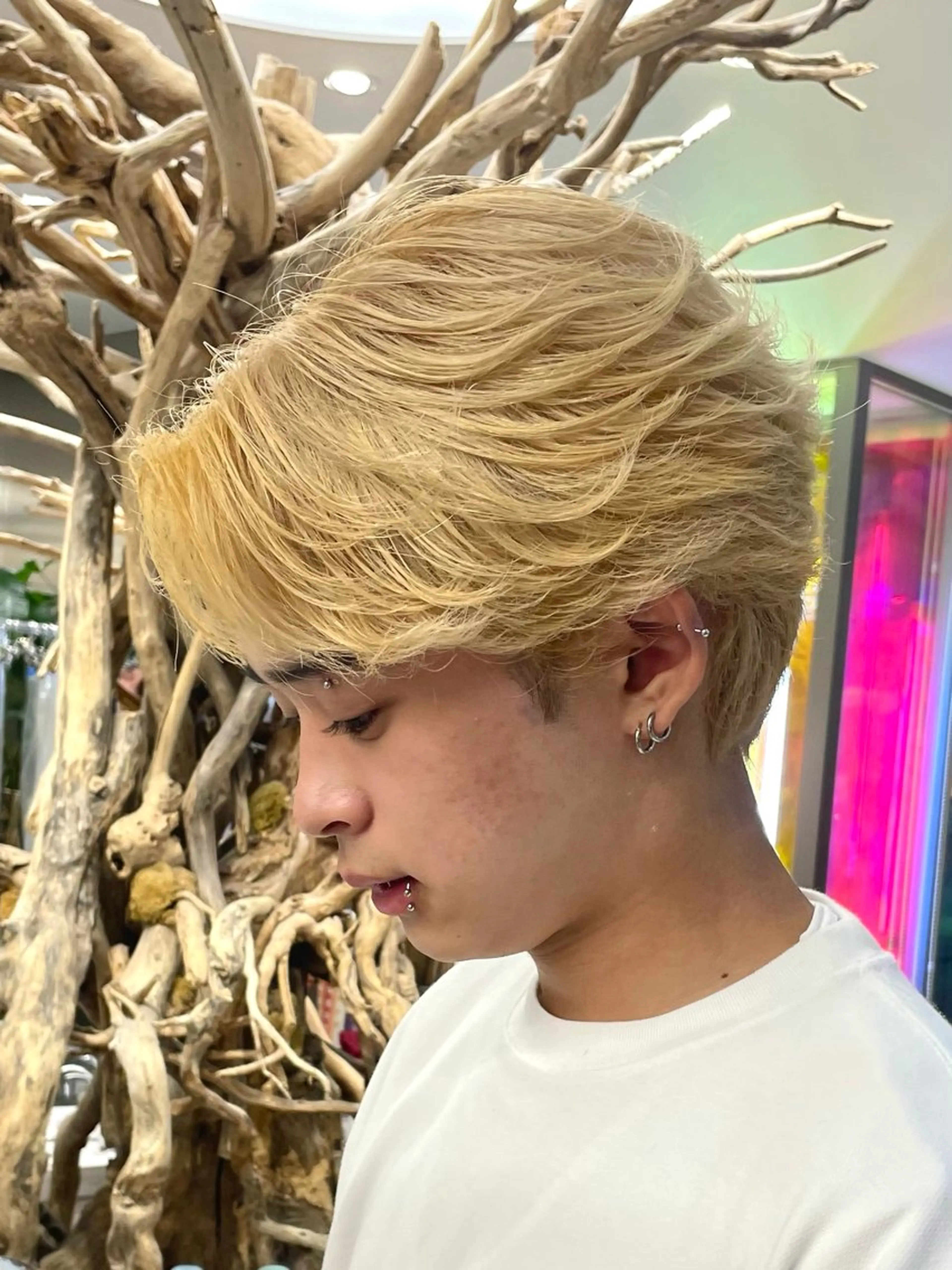 ロング カラー バレイヤージュ ブリーチ ケアブリーチ ダブルカラー イヤリングカラー フェザーショート⚡️ REONのヘアスタイル