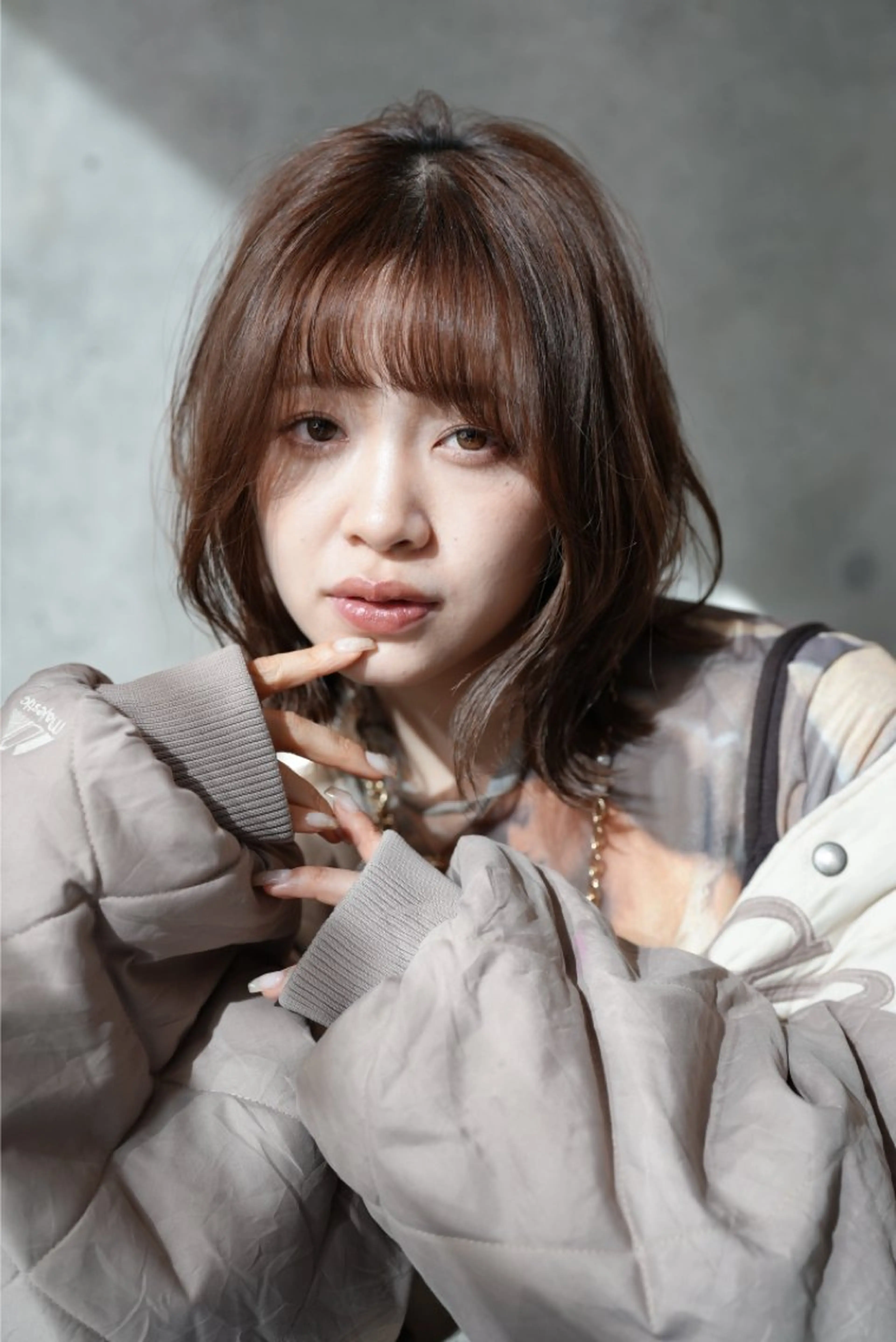 ミディアム カラー ブリーチ ブリーチなしカラー 顔まわりレイヤー 顔周りカット レイヤーカット カット ヘアカラー メンズブリーチカラー /NAOのヘアスタイル