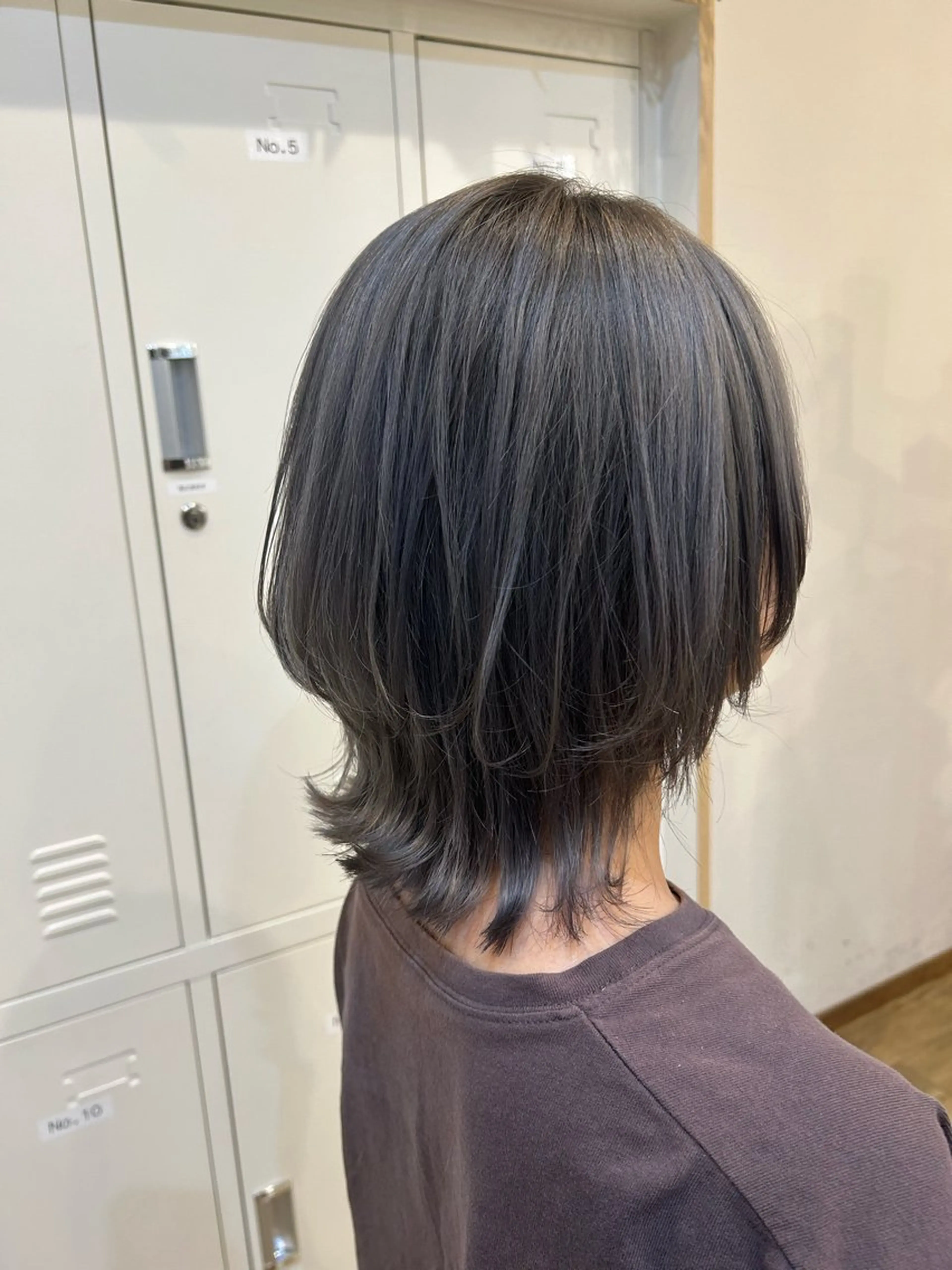 ミディアム カラー シルバー 顔周りカット ウルフカット 骨格似合わせカット✨ 林 まどかのヘアスタイル