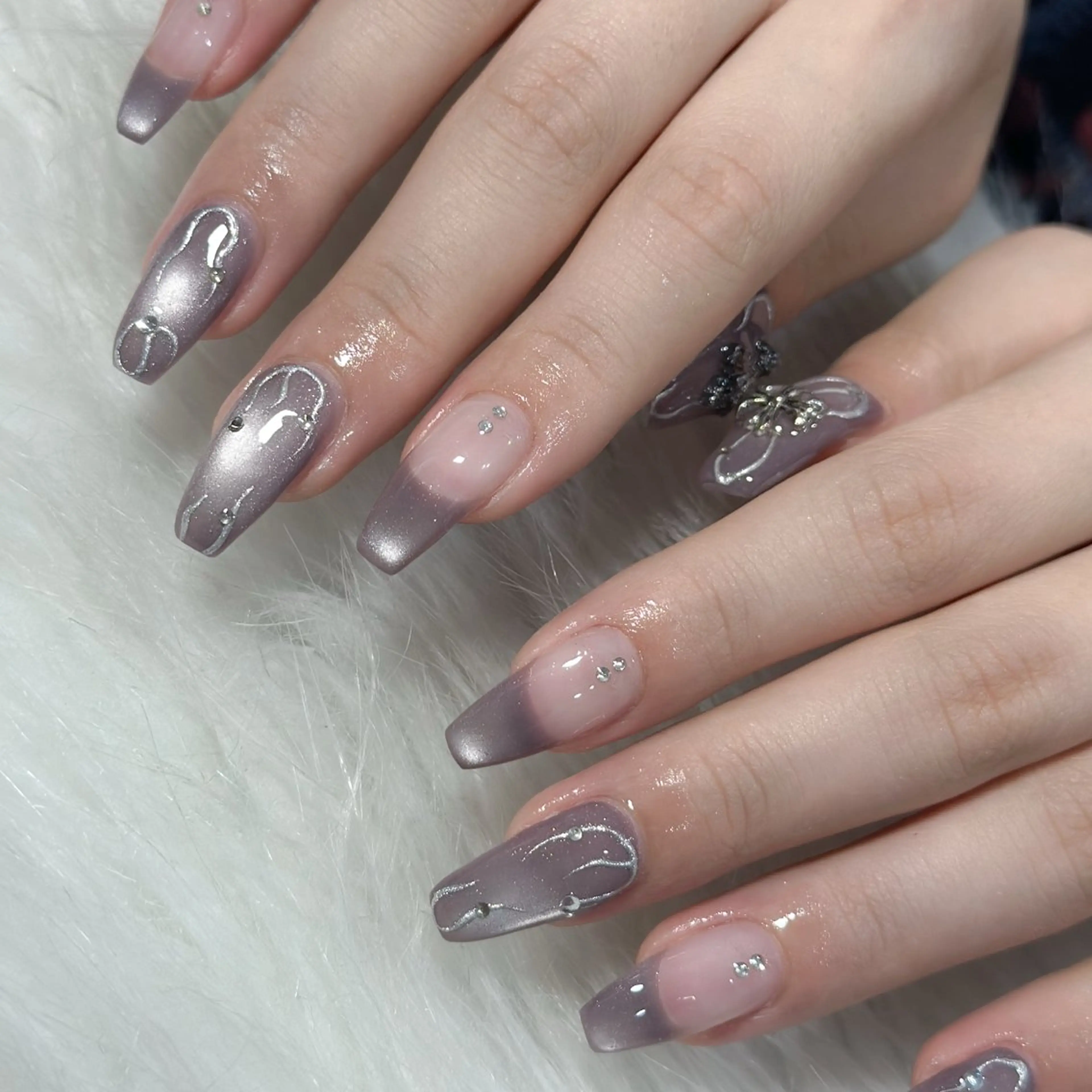 ネイル ハンドネイル フットネイル LAVISH nanamiのネイルデザイン