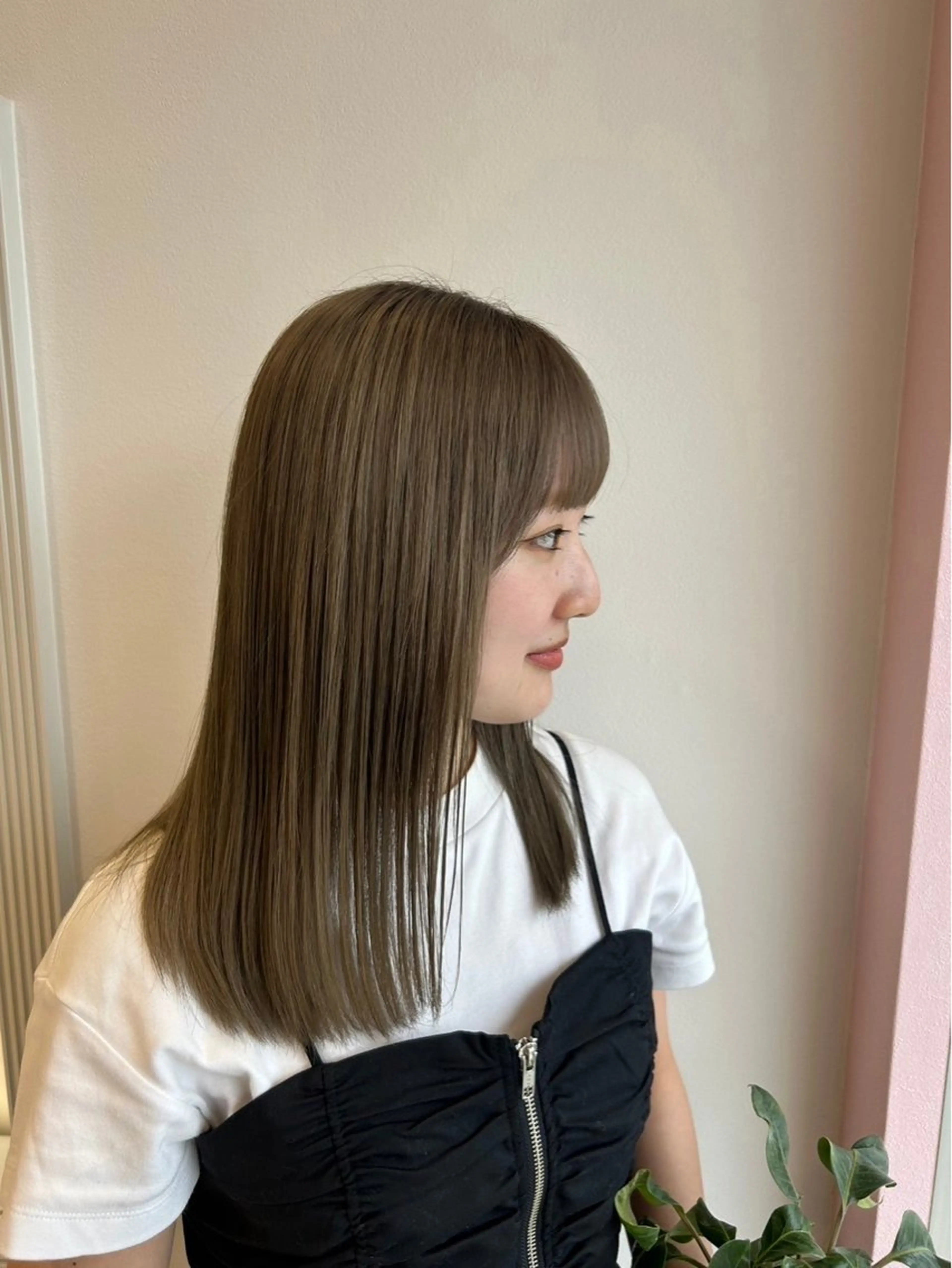 ロング カラー momb 折戸結菜のヘアスタイル