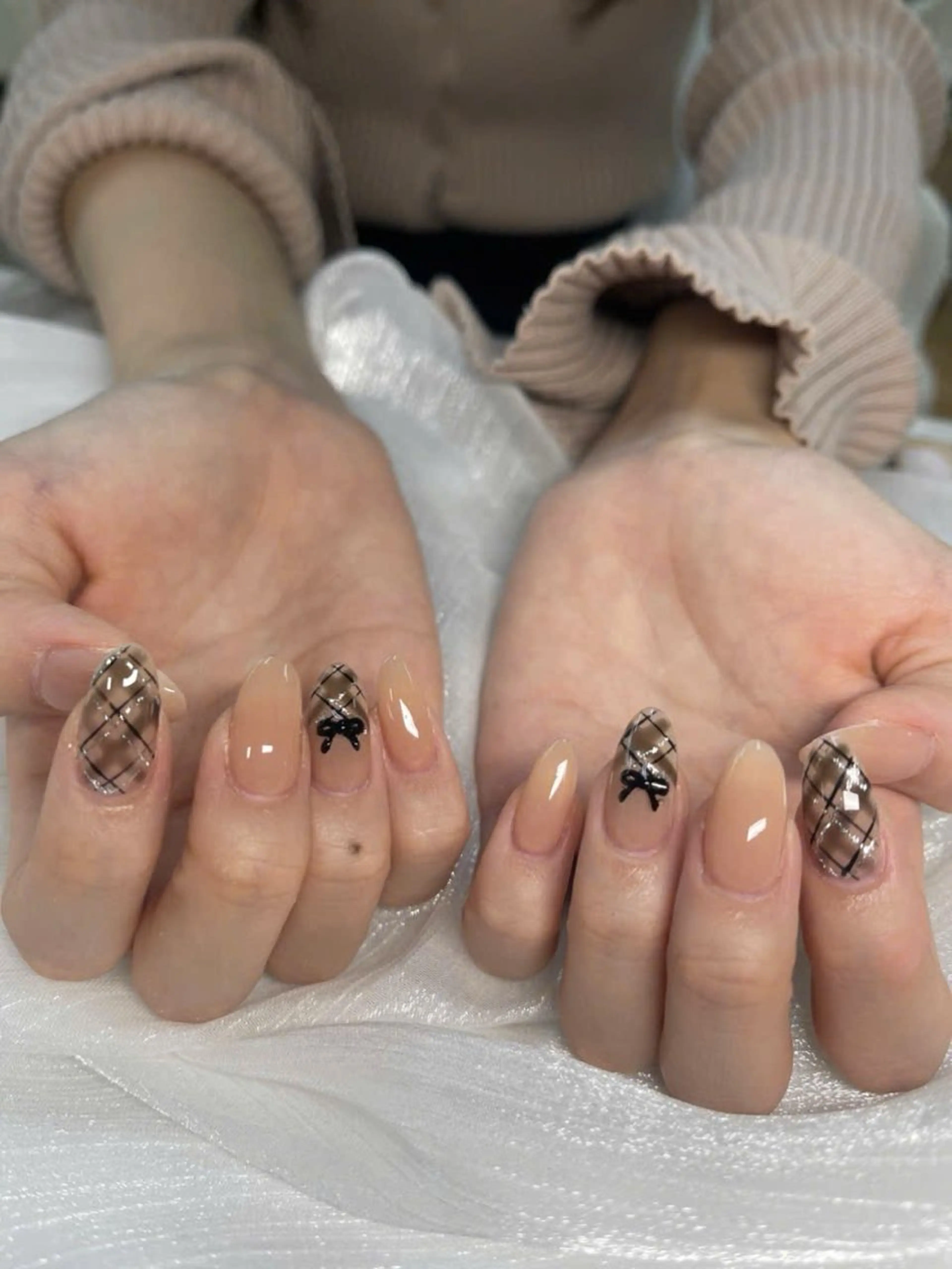 ネイル フレンチネイル グラデーション キラキラネイル 韓国ネイル マグネットネイル ハンドネイル ハンドケア Hara Nail 【パラジェル使用】のネイルデザイン