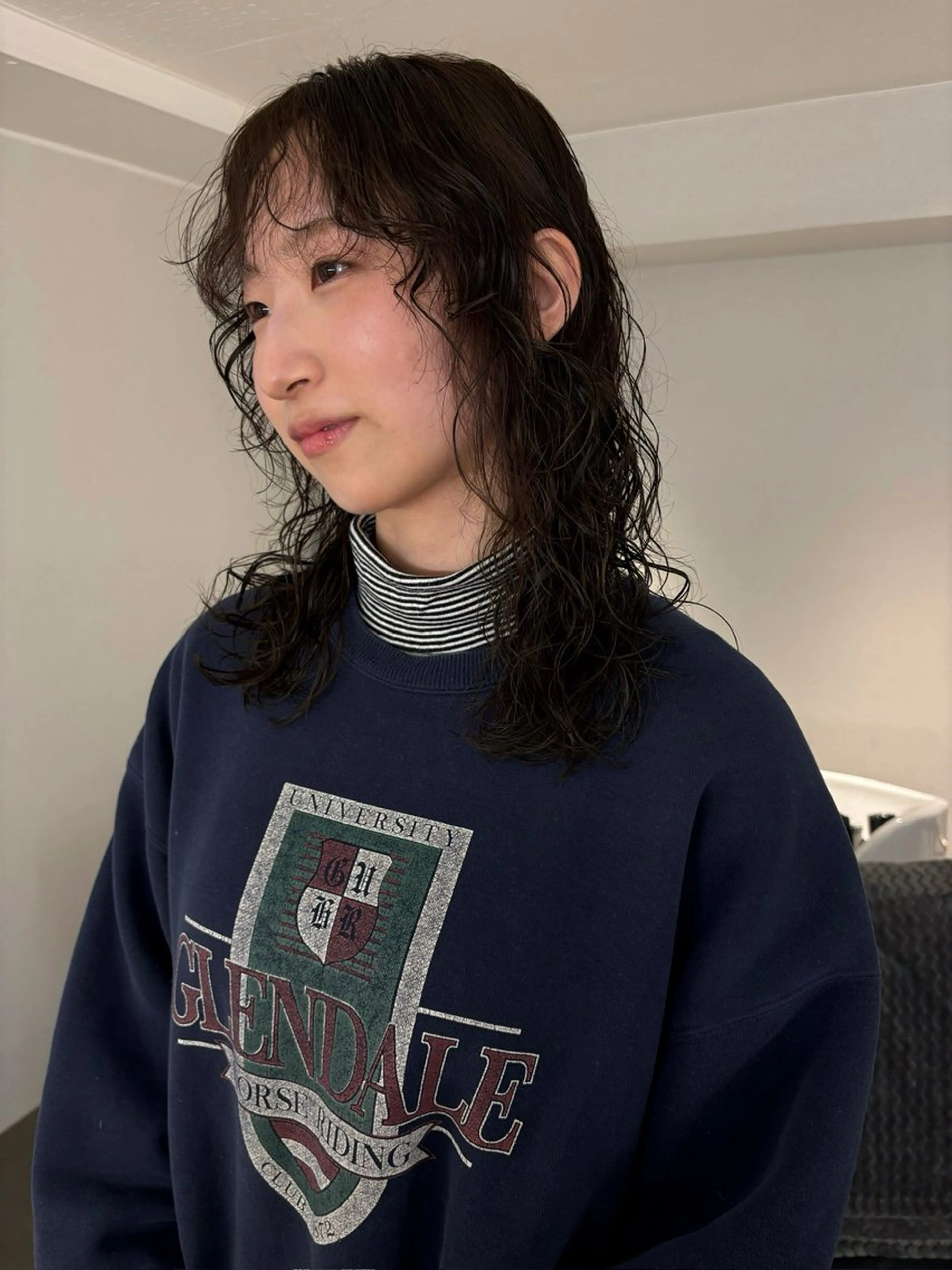 セミロング パーマ セミロングパーマ レイヤーカット カット ヘアカラー 縮毛矯正 トリートメント ヘッドスパ 小原 悠梨乃のヘアスタイル