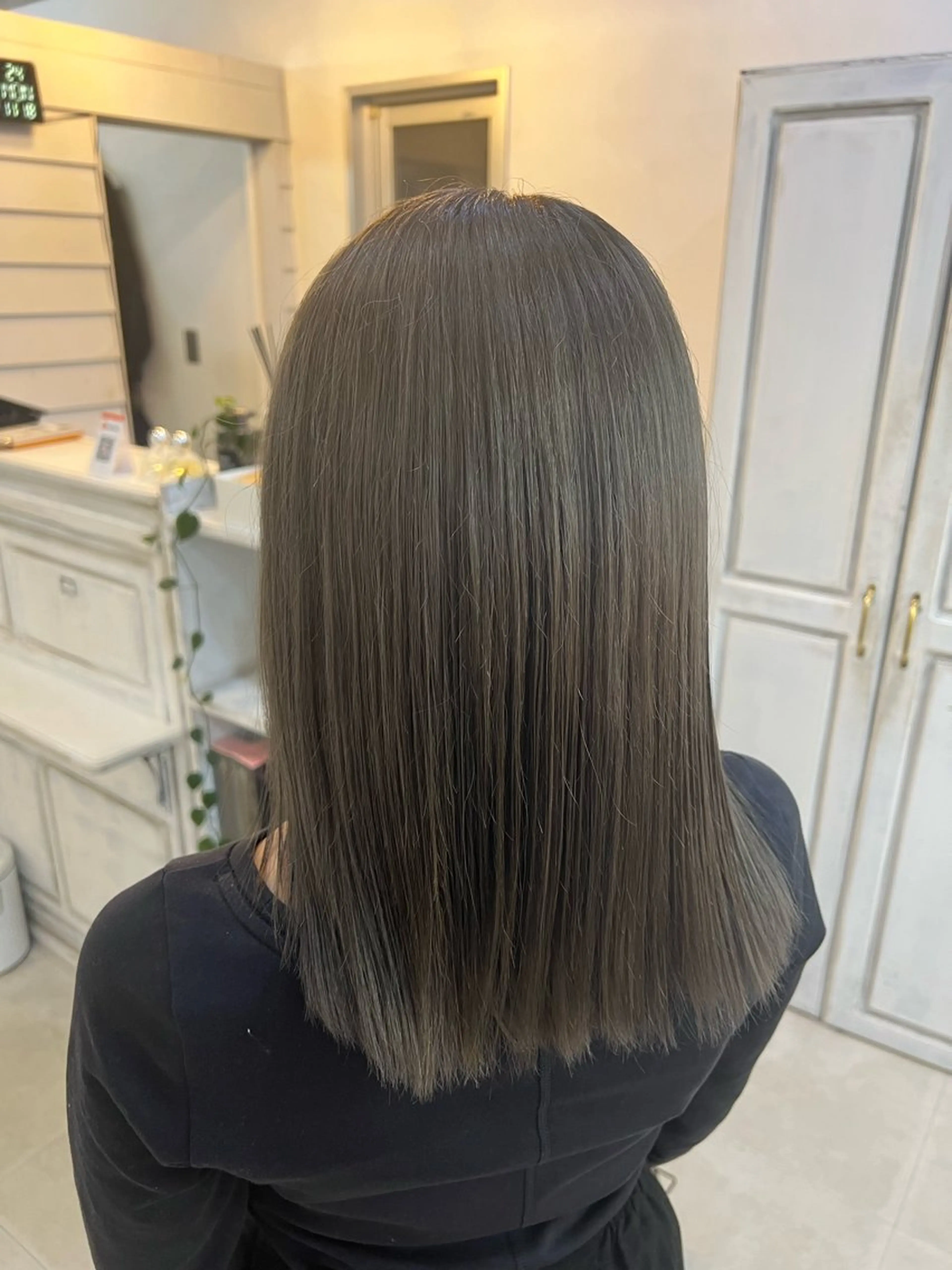 セミロング カラー グレージュ ヘアカラー hayato/ ハイトーン/レイヤーのヘアスタイル