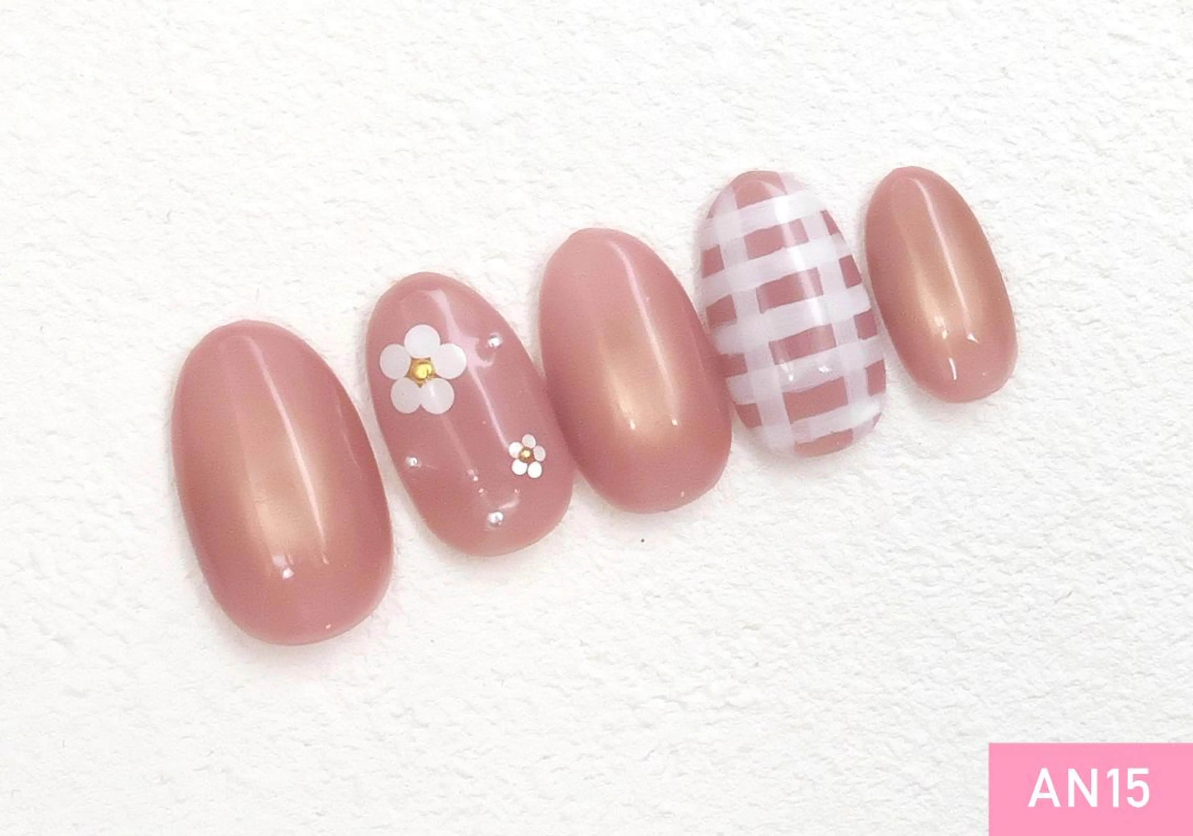 ネイル ゴールド 新橋🌿 Nailのネイルデザイン