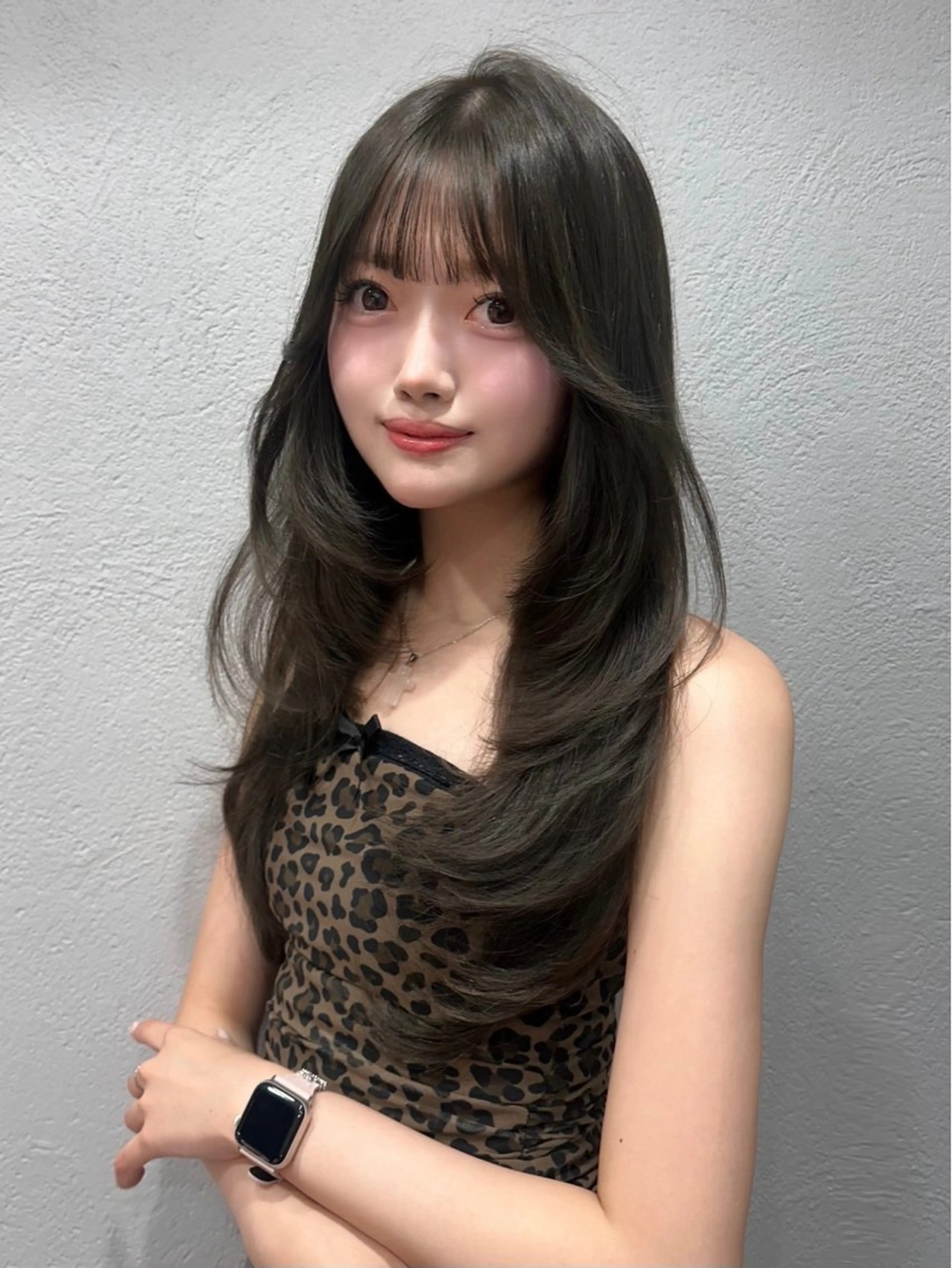 ロング カラー 透明感カラー オリーブカラー 顔周りカット カット ヘアカラー 𝑴𝑶𝑲𝑨渋谷 トレンド韓国ヘア🩷のヘアスタイル