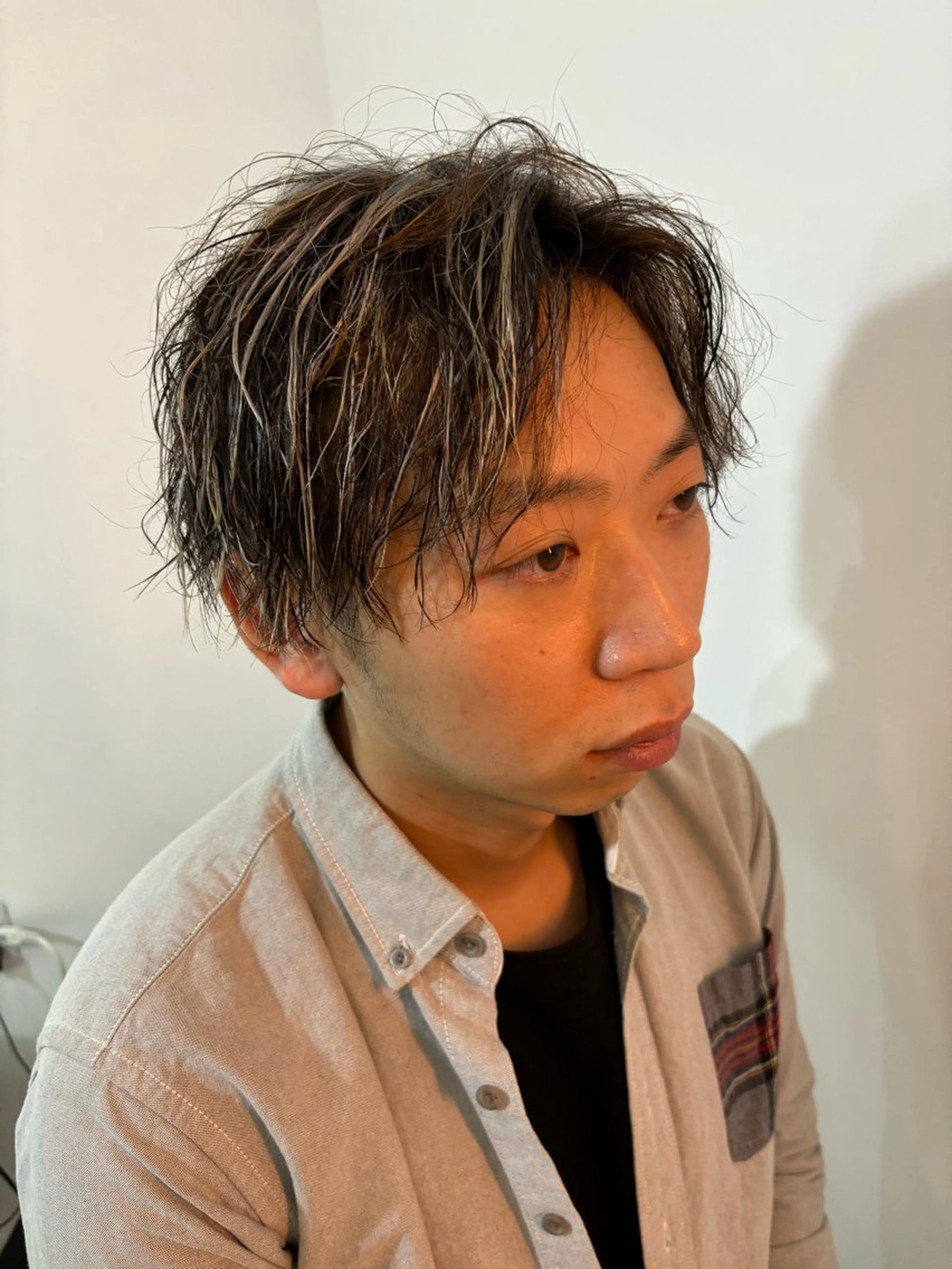 パーマ メンズ センターパート メンズハイライト メンズパーマ カット パーマ 穐田 航のヘアスタイル