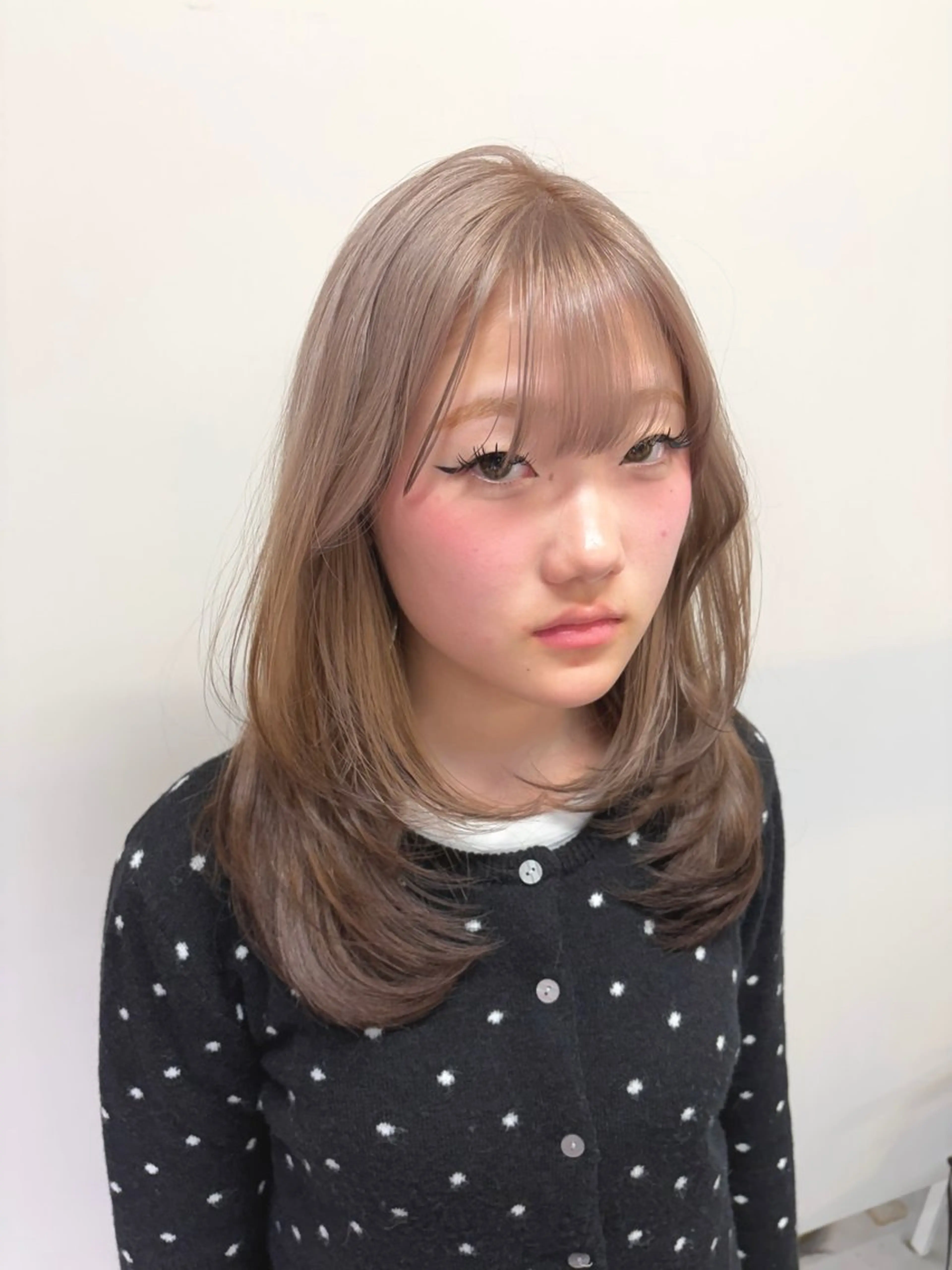 セミロング カラー ベージュカラー デザインカラー ホワイトベージュ ヘアカラー 安井まゆ _Box mico.のヘアスタイル