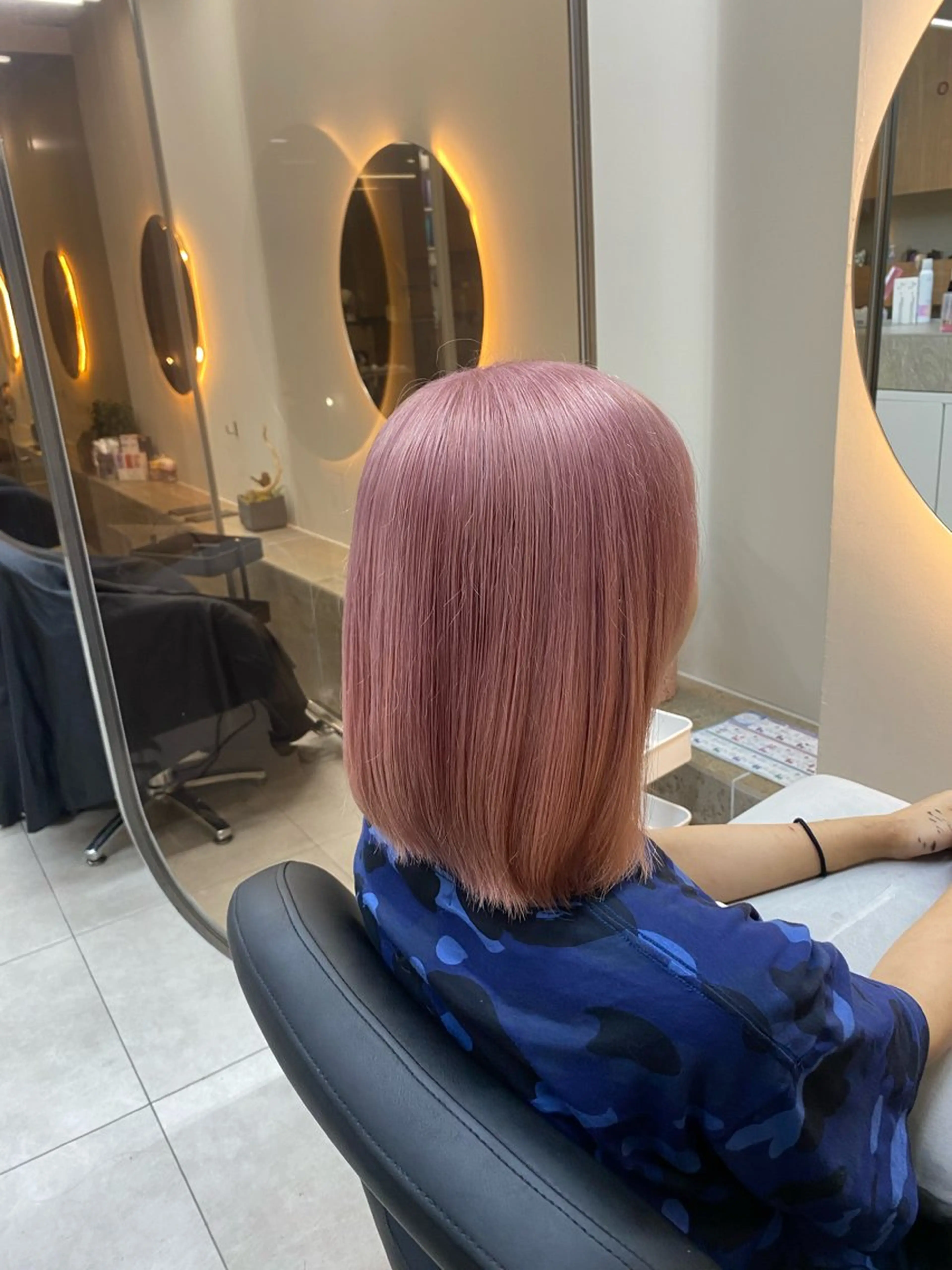 ショート カラー ブリーチ ピンクカラー 「似合わせ/髪質改善 《ワタル》」のヘアスタイル