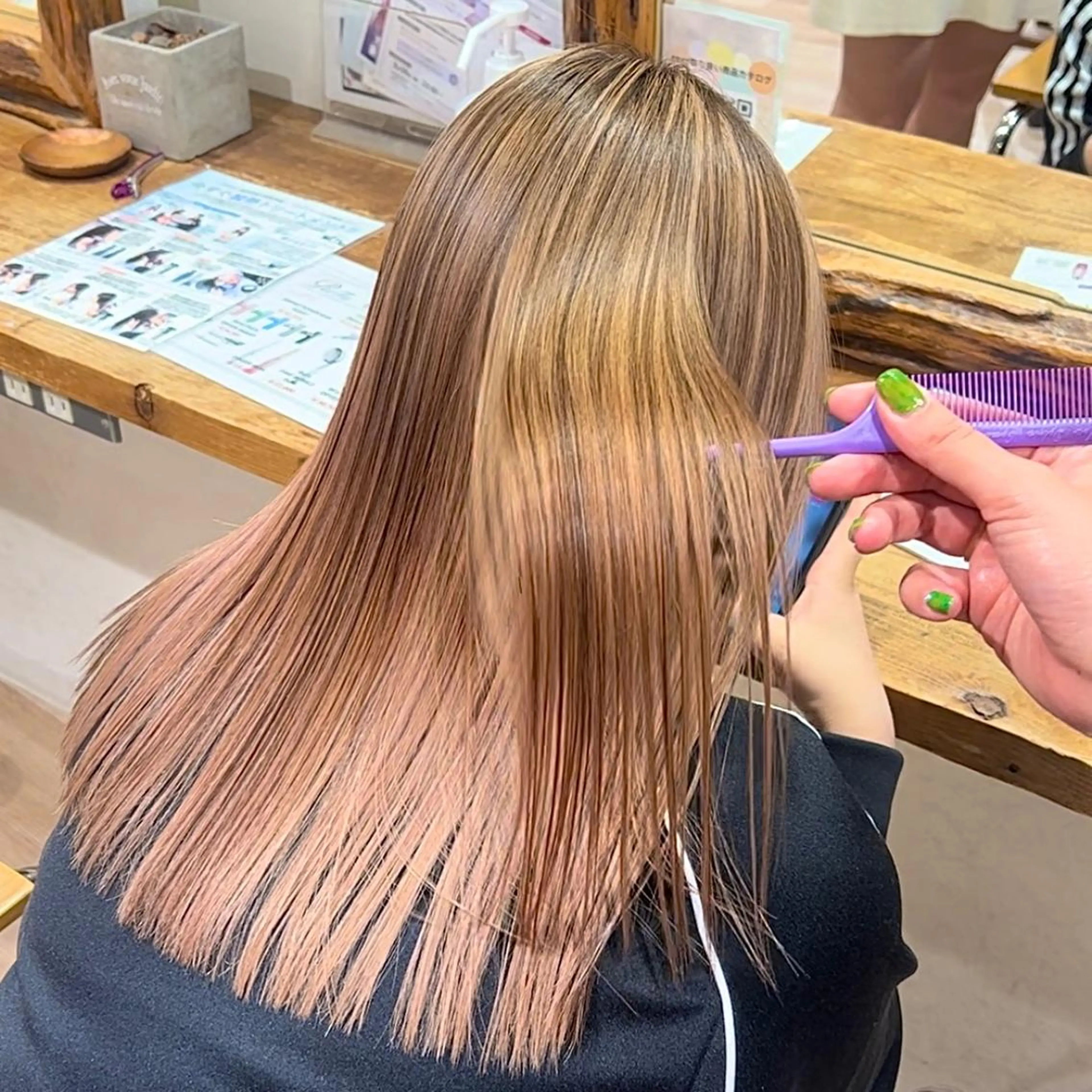 【🪄髪質改善𝒑𝒓𝒆𝒎𝒊𝒖𝒎】うねりや広がりが気になる方📢《snsで超話題‼️》酸性トリートメントの写真