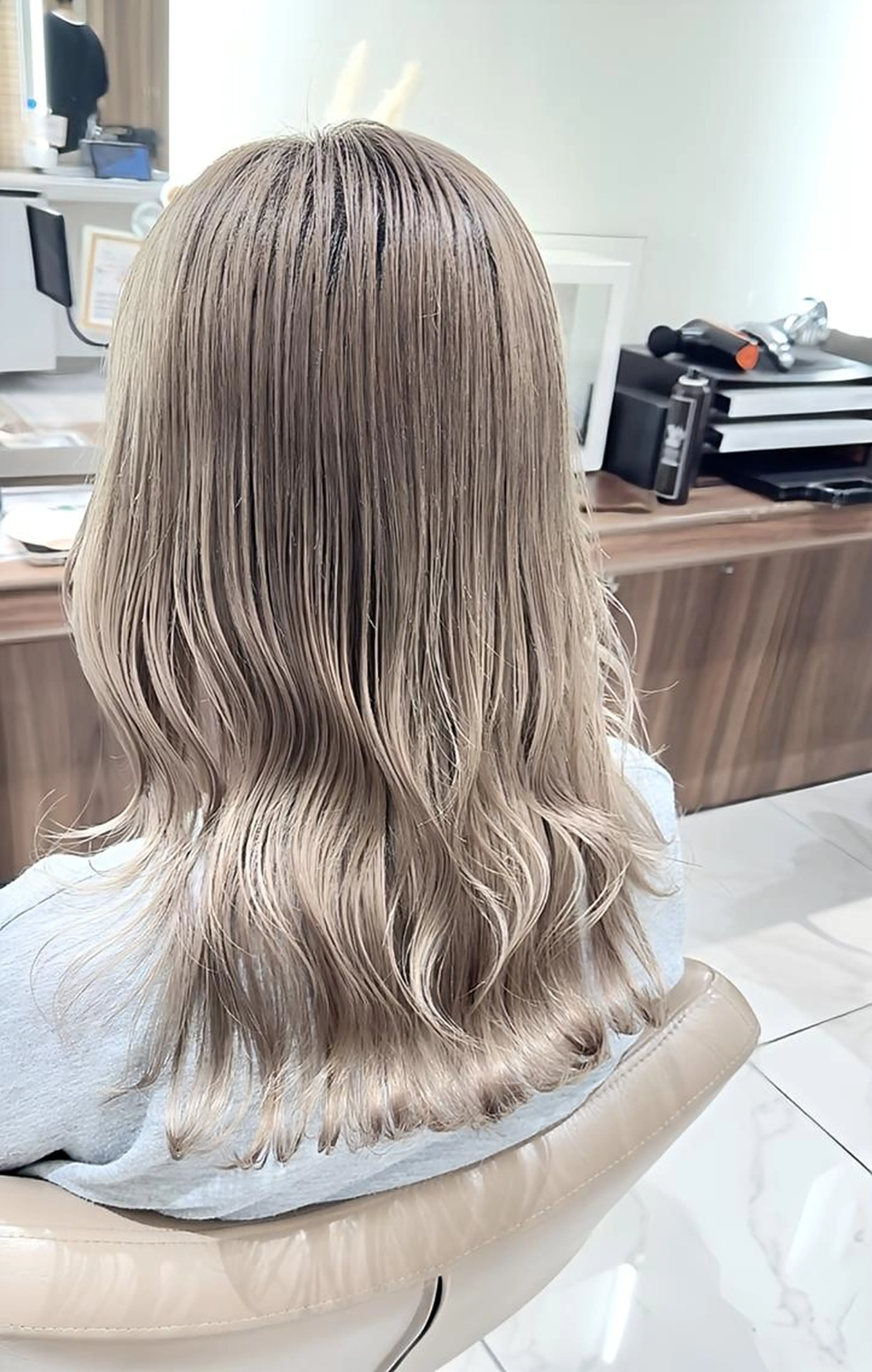 【ブリーチリタッチ（根本2cm）➕ワンカラー➕髪質改善】の写真