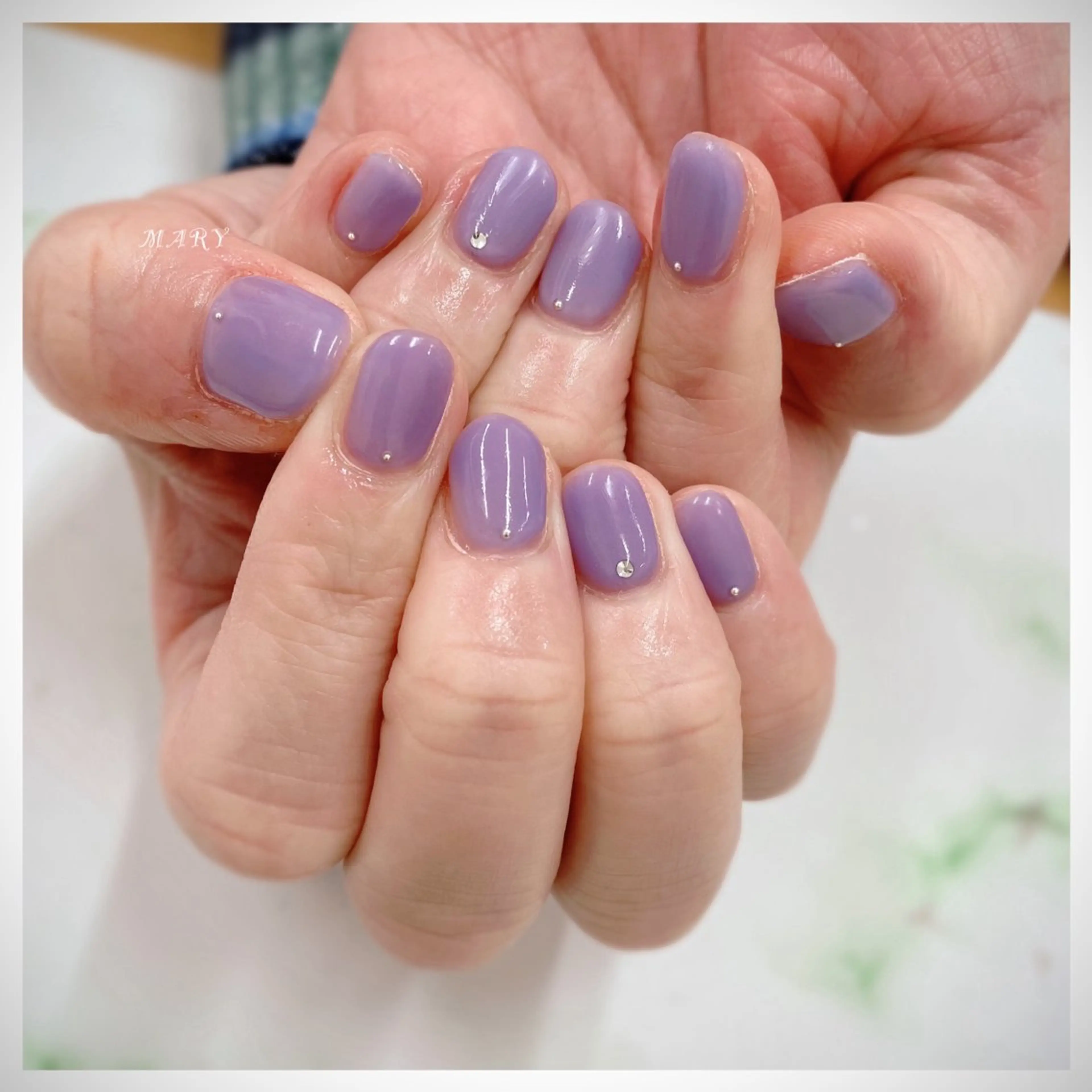 ネイル ニュアンスネイル ワンカラーネイル パープル シンプルネイル ハンドネイル Mary nail所属・Mary nail .narumiのネイルデザイン