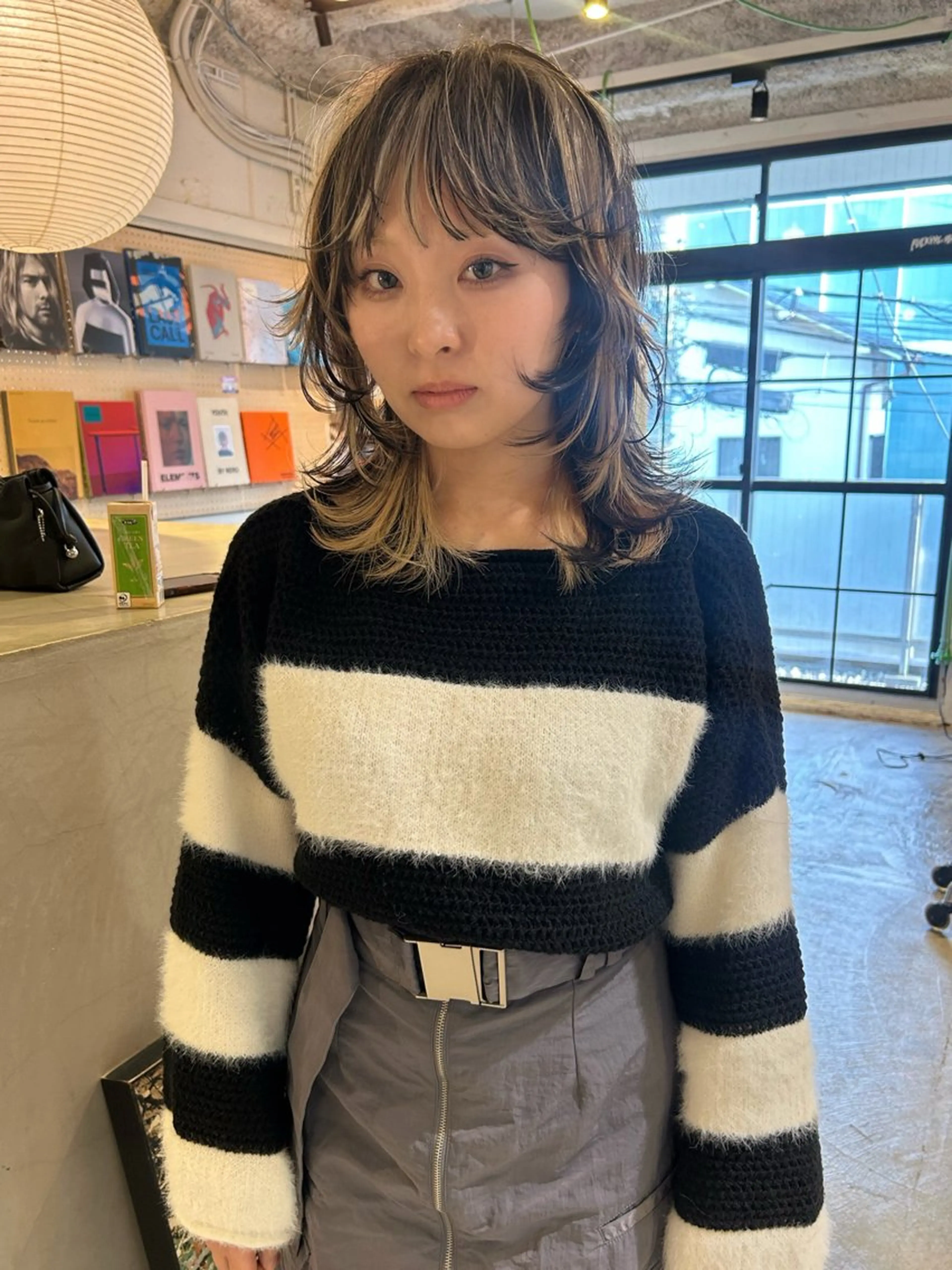 ミディアム カラー ブリーチ ケアブリーチ デザインカラー ハイライトカラー ハイライト カット ヘアカラー トリートメント Loom.所属・村上雅人 ナチュラルモードのヘアスタイル