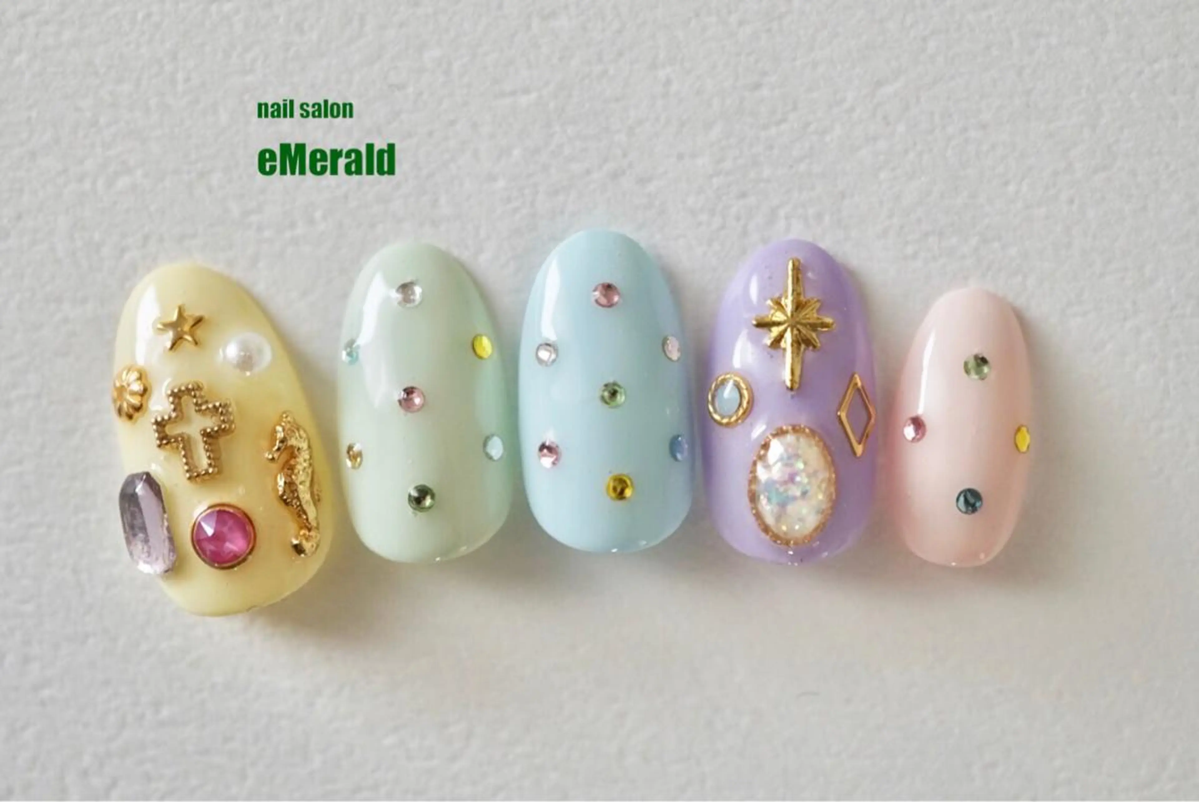 ネイル nailsalon eMeraldのネイルデザイン